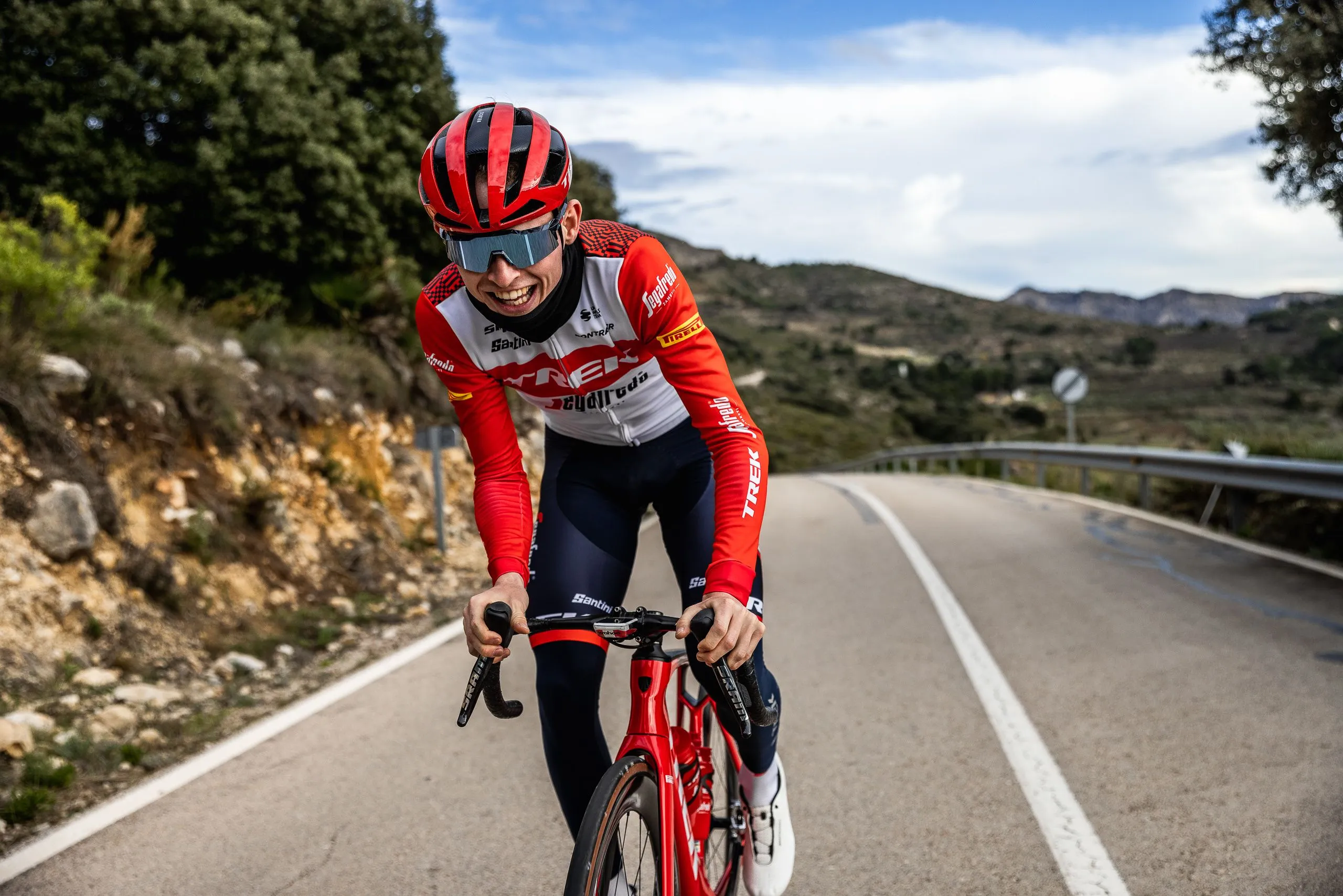 Skjelmose grijpt de macht na geweldig waaierspektakel in Ster van Bessèges, De Lie verrast ook bergop