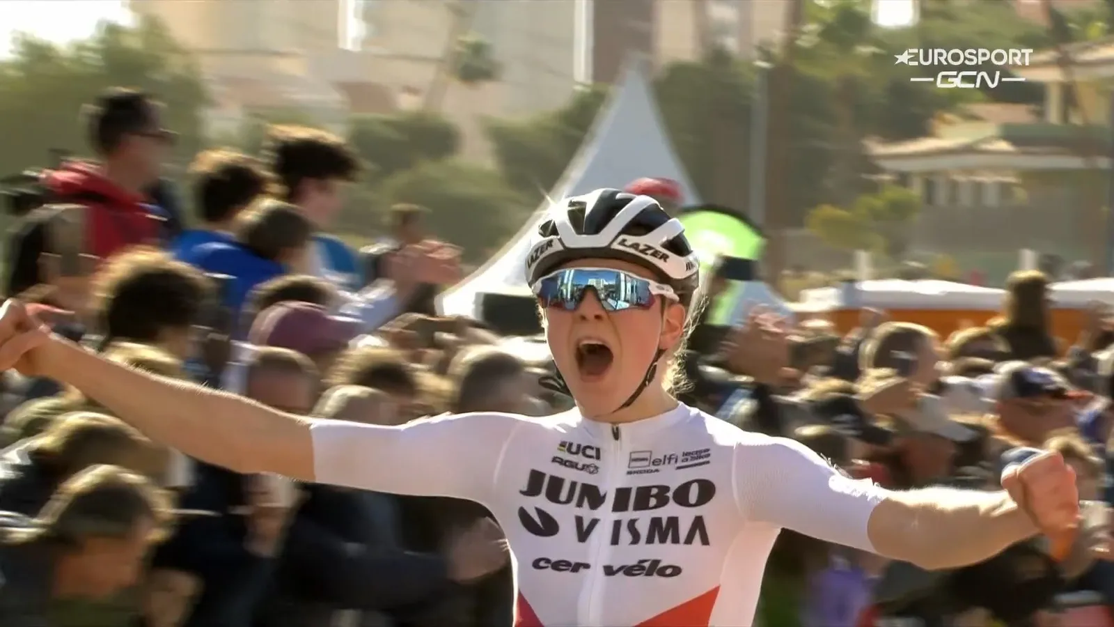 Van Empel verslaat Pieterse in Benidorm door geweldig inhaalmanoeuvre in epische slotronde