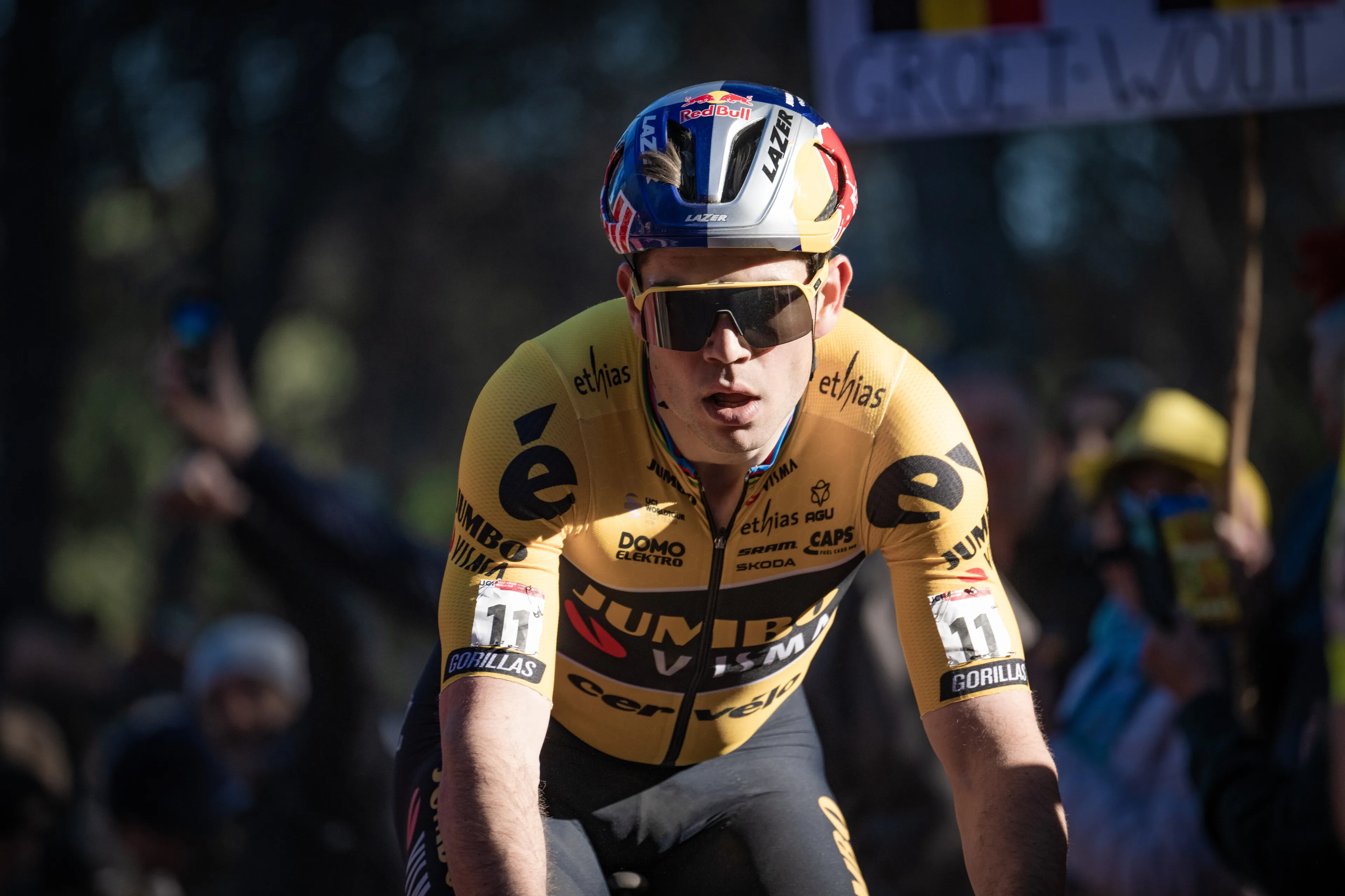 Door ziekte gevatte Van Aert ziet trainingskamp anders verlopen dan gewenst