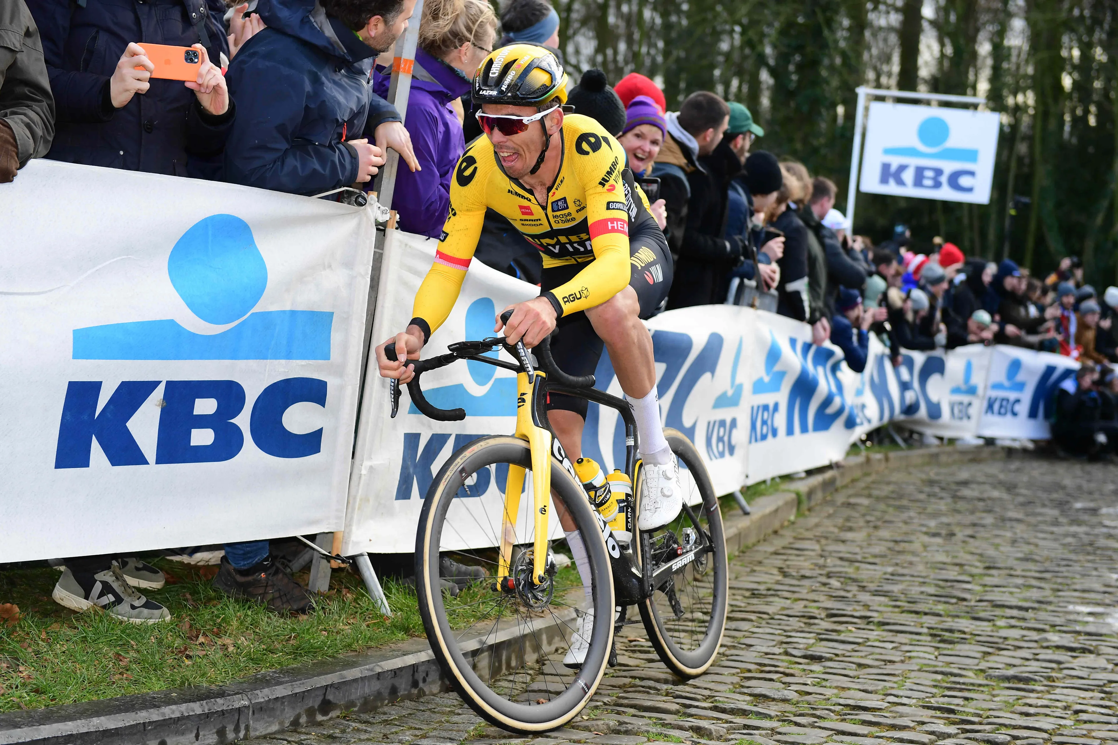LIVE Dwars door Vlaanderen 2023 | Laporte wint bij de mannen, vrouwen in heuvelzone