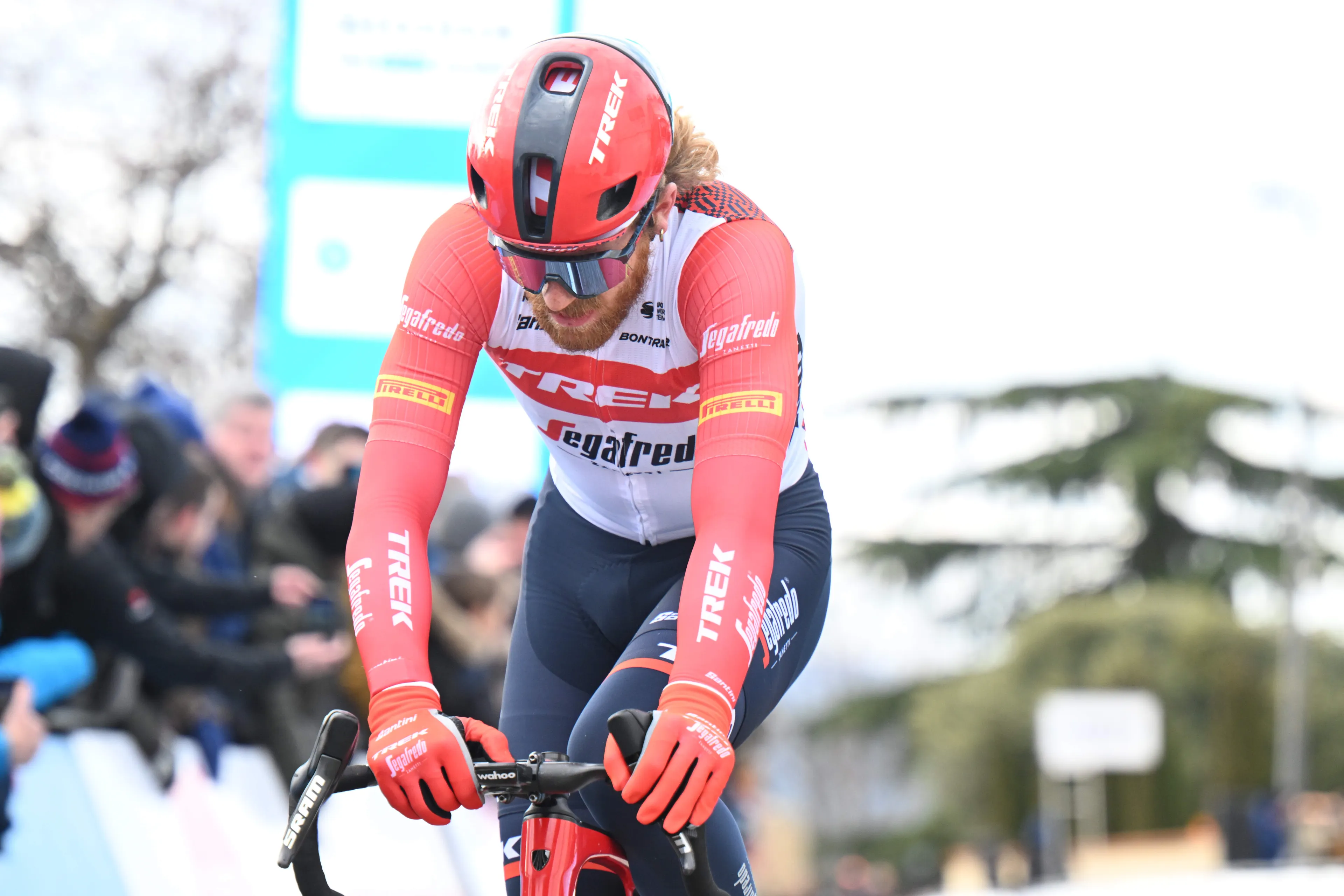 LIVE Brabantse Pijl 2023 | Meerdere valpartijen op korte tijd, Simmons en De Lie in de verdrukking