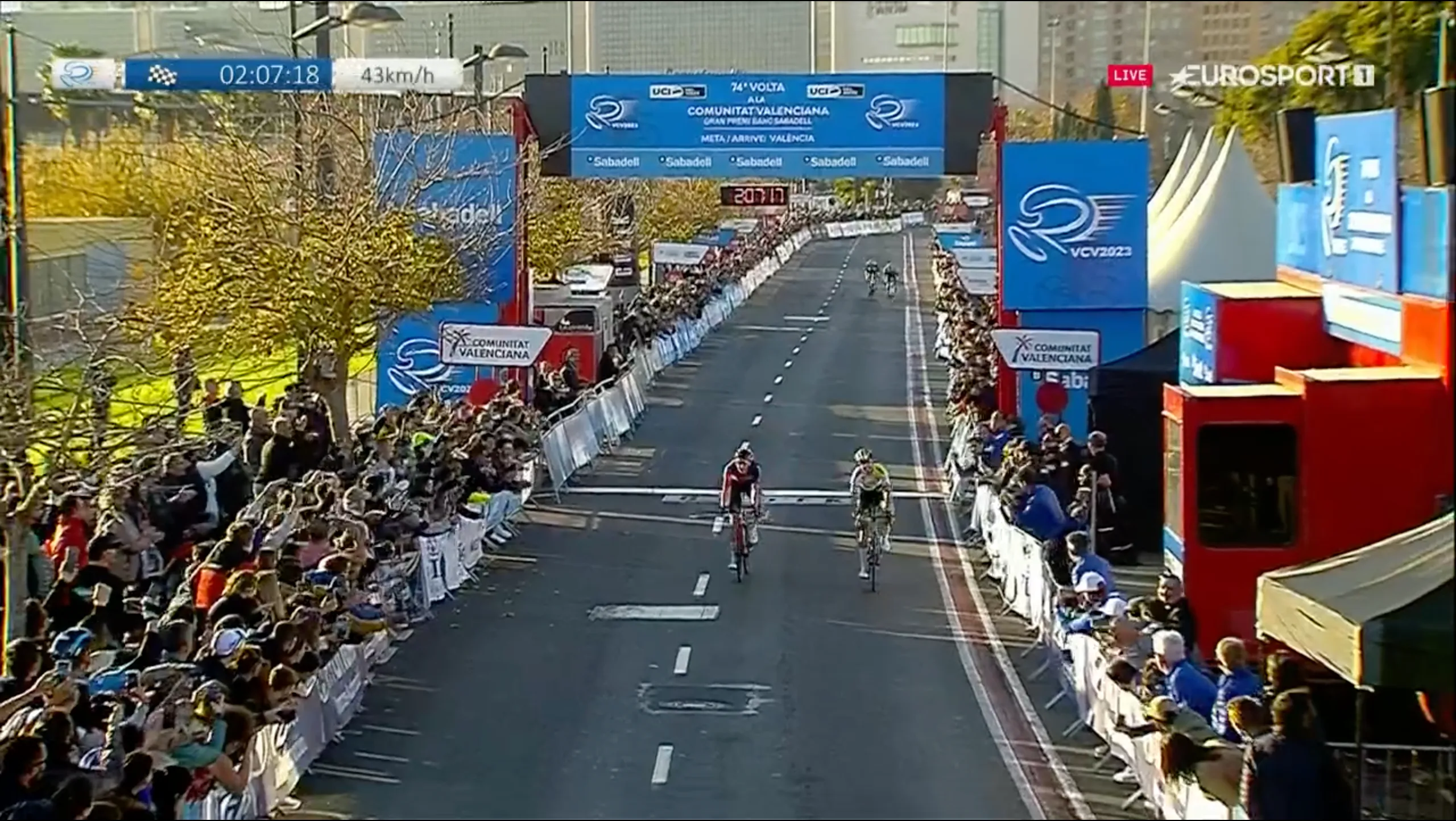 Spannende finale Ronde van Valencia levert dubbelslag op voor Rui Costa, Thymen Arensman nipt tweede