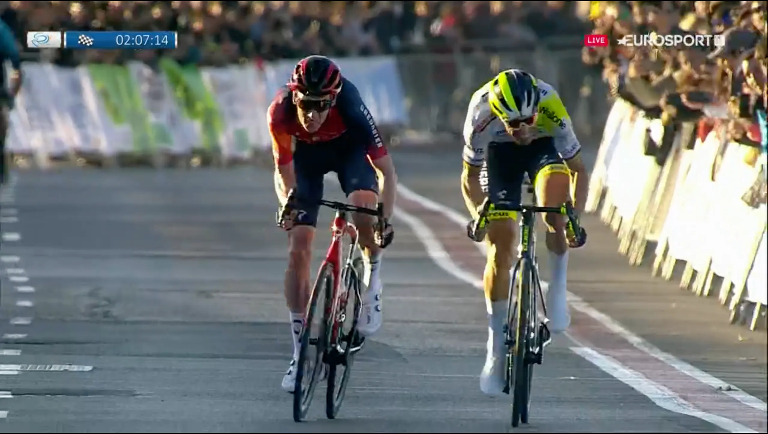 Thymen Arensman komt net te kort voor etappewinst in Valencia: 'Ik was compleet naar de klote'