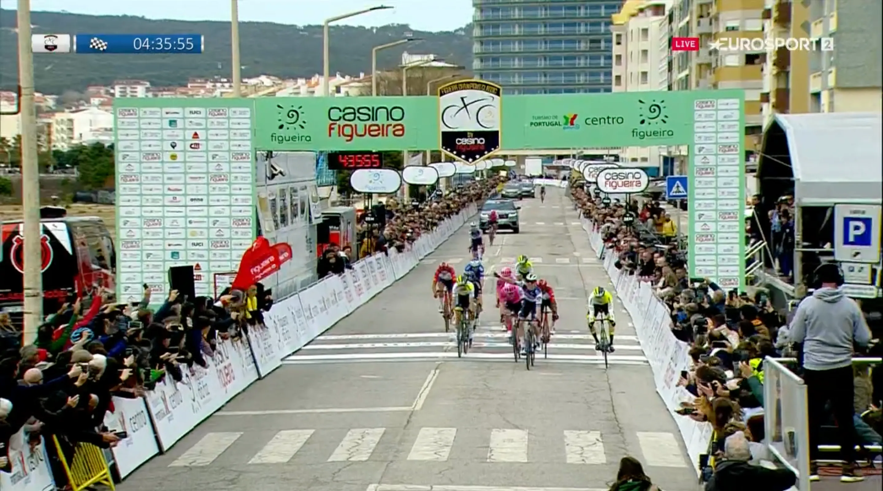 Casper Pedersen opent in Figueira Champions Classic rekening voor Quick Step, Van den Berg derde