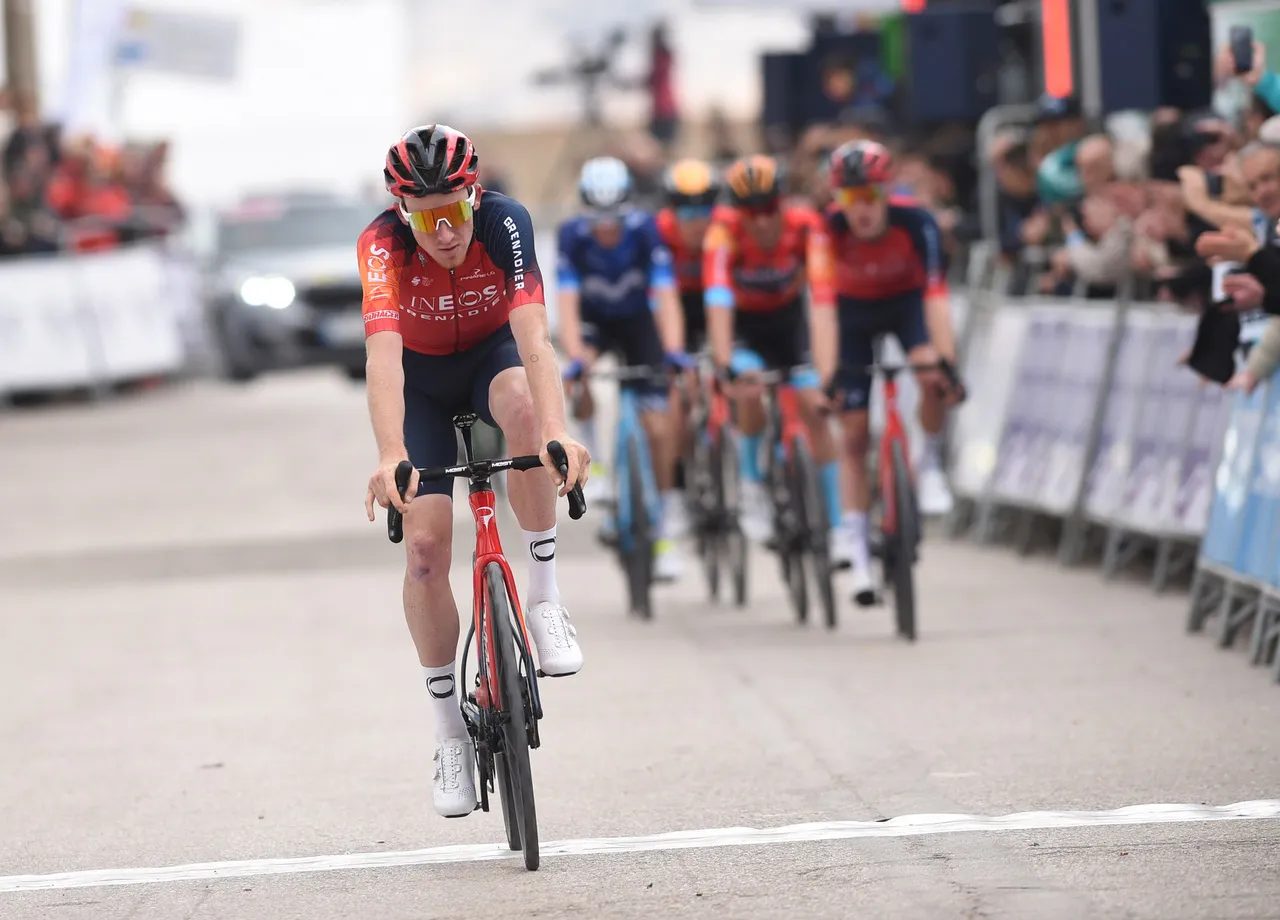 Schade valt mee bij gevallen Pidcock en dat stelt Geoghegan Hart gerust: 'Was echt bezorgd om hem'