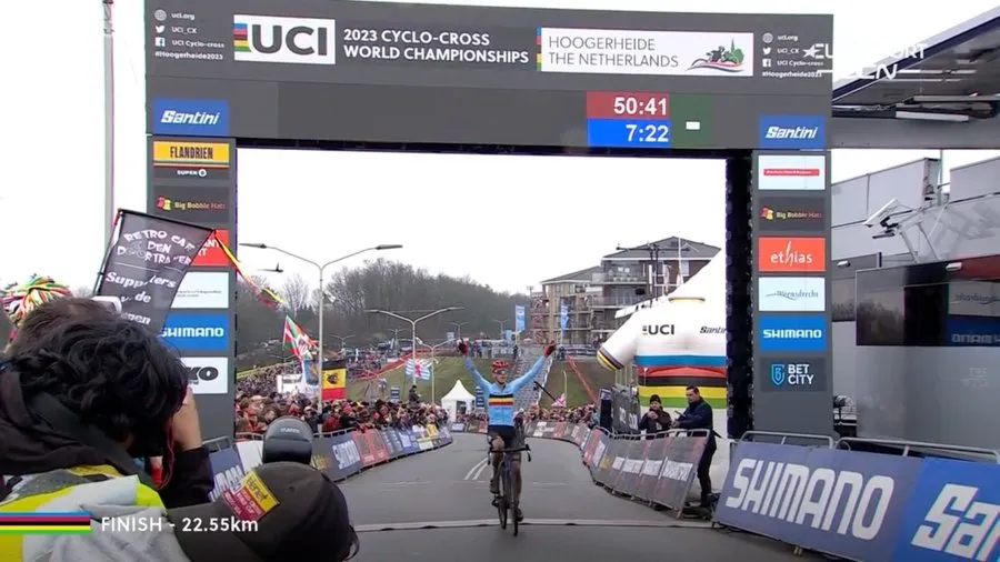 Topfavoriet Thibau Nys deklasseert landgenoten en Del Grosso op WK veldrijden voor beloften