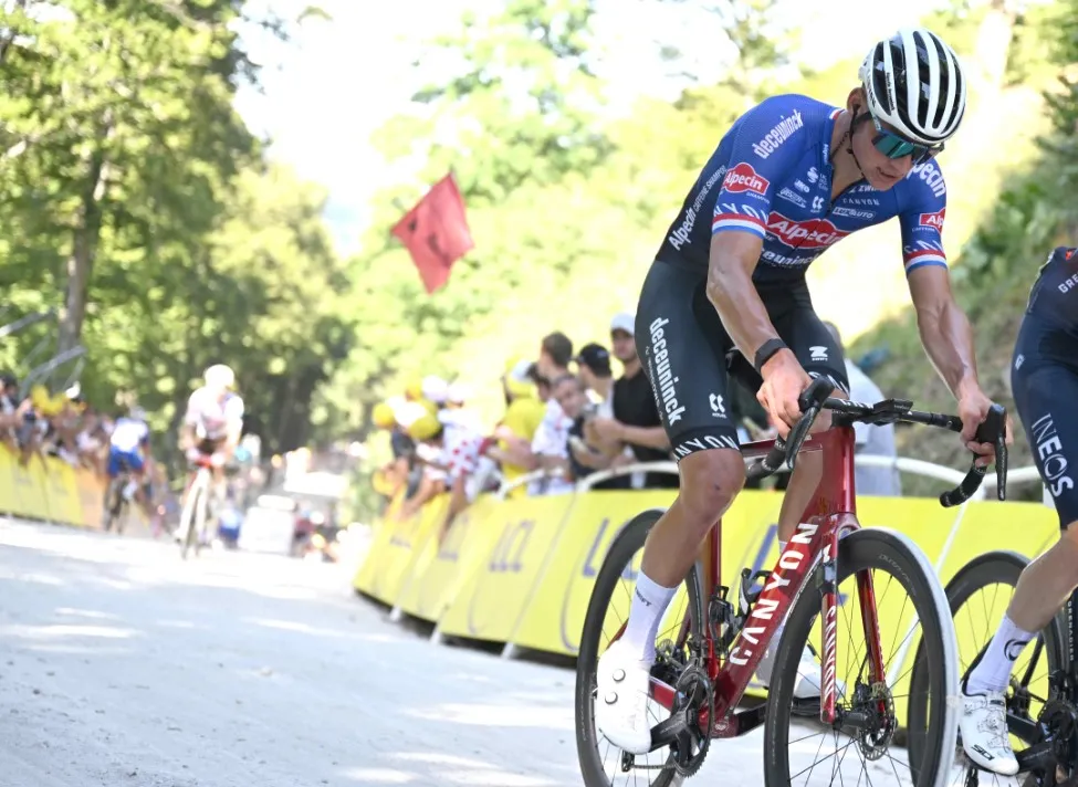 Sporza-commentatoren hadden Van der Poel sterker ingeschat: 'Je mag van hem verwachten dat hij meespeelt'