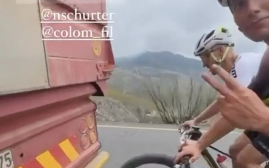 'Eén van de gevaarlijkste dingen die je kan doen op de fiets'; MTB'ers Schurter, Sarrou en Colombo de fout in