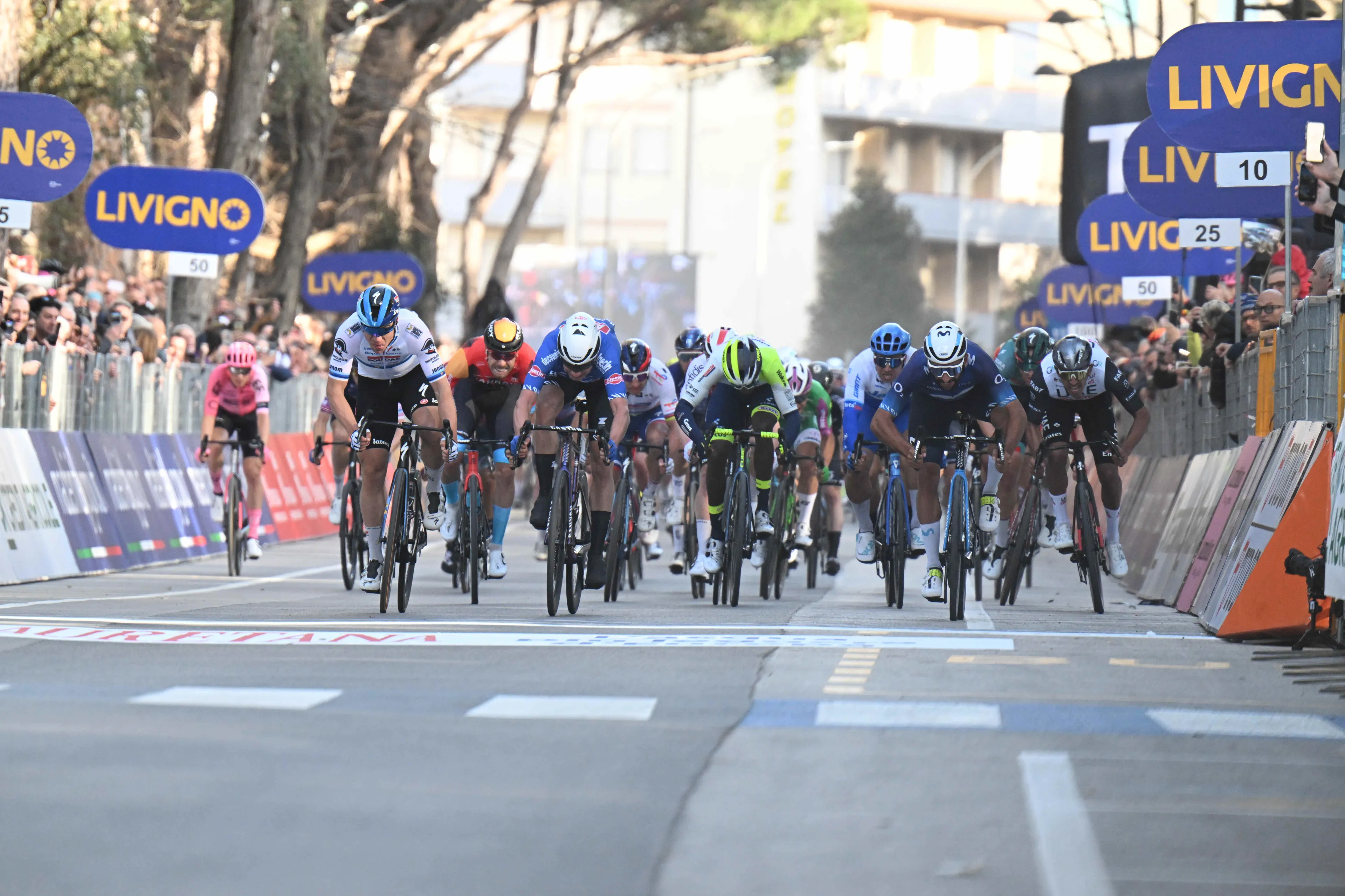 LIVE Scheldeprijs 2023 | Mannen maken zich - met nog 100 km te gaan - op voor sprint