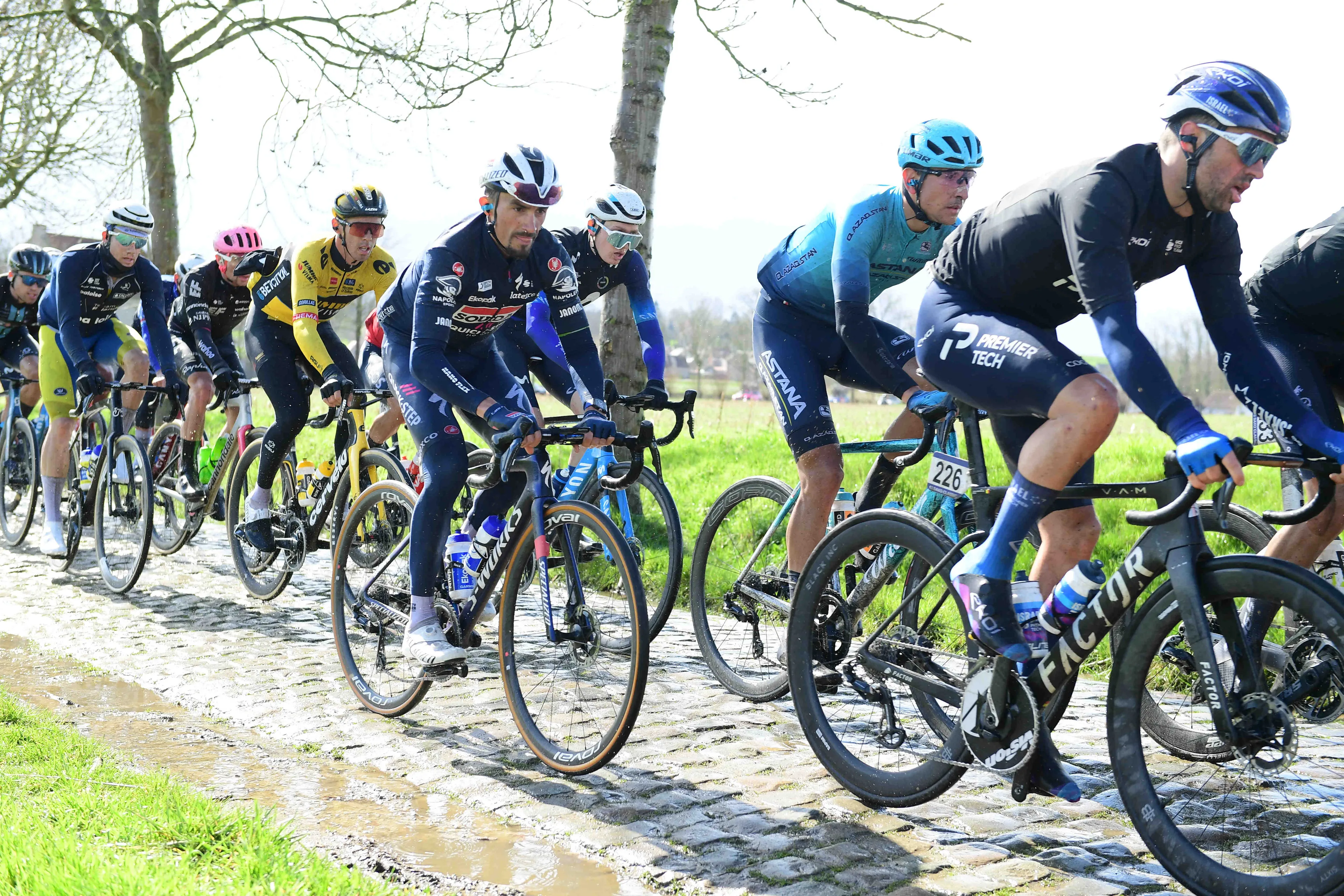 Humeur Lefevere verslechtert na belabberde E3 van Quick Step: 'Waar zijn we in godsnaam mee bezig?'