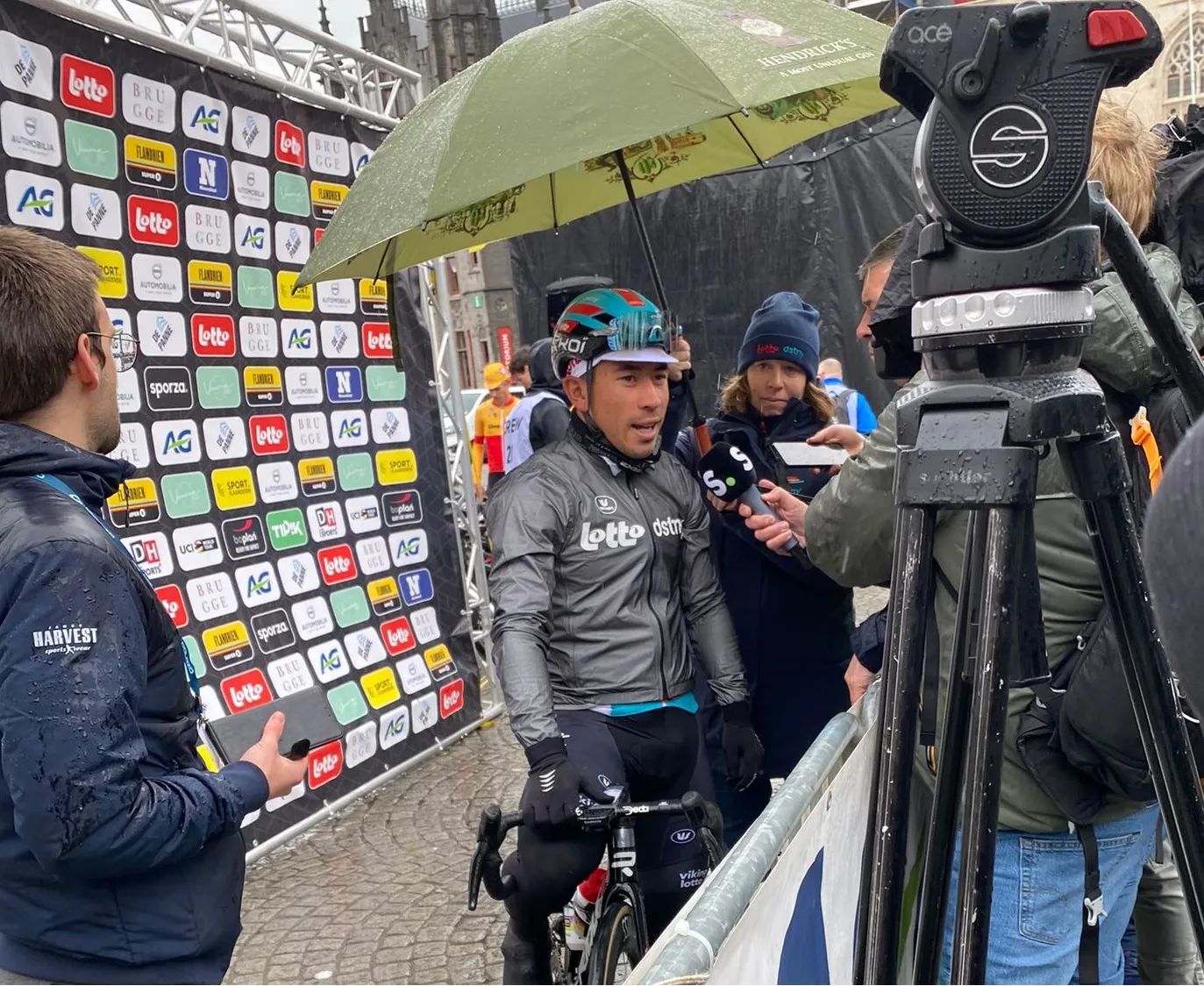 LIVE Classic Brugge-De Panne 2023 | Vreselijk weer bij de start belooft veel goeds voor de dag...