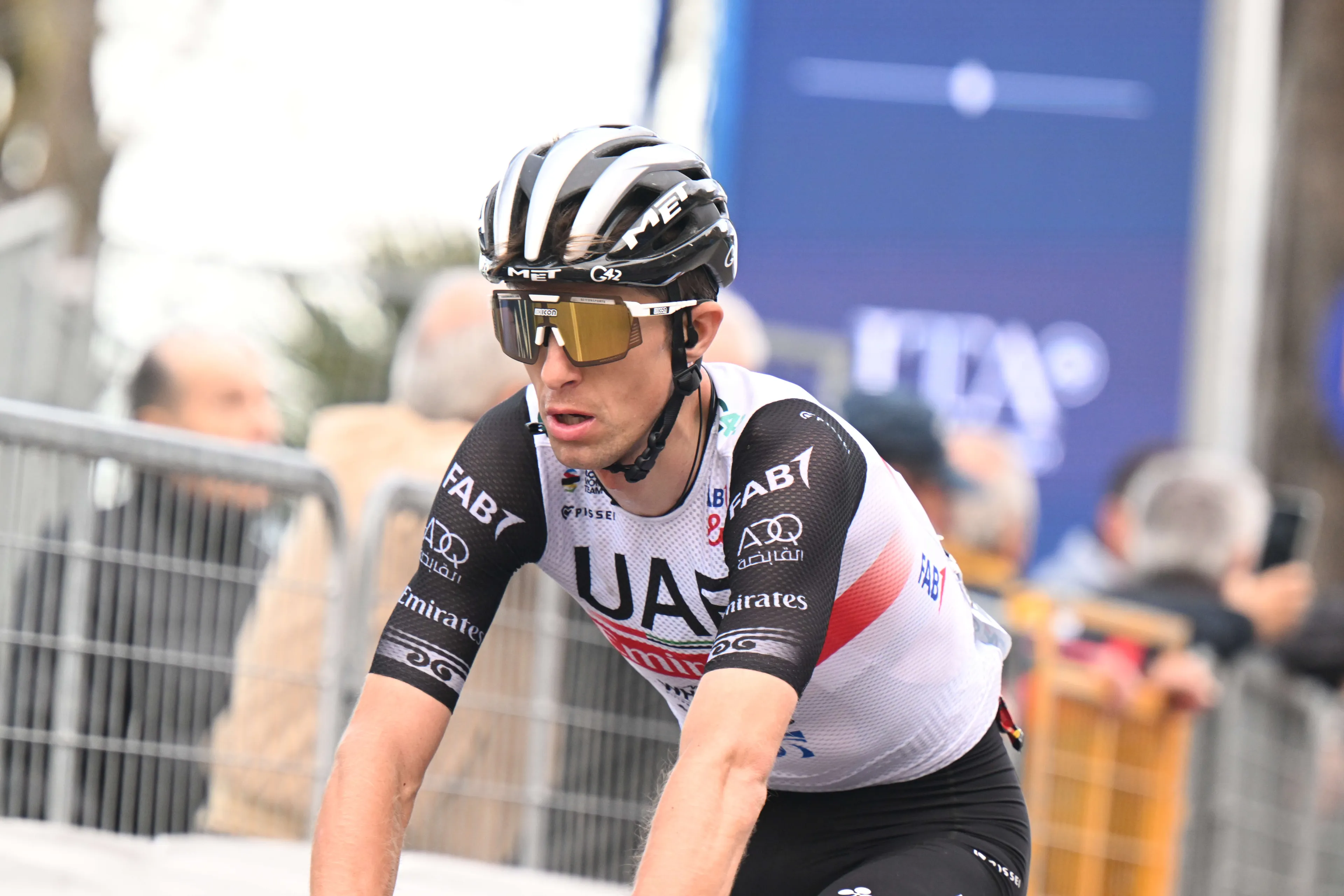 Zeer teleurgestelde George Bennett na val in Ronde van Zwitserland: 'Dog of a sport'