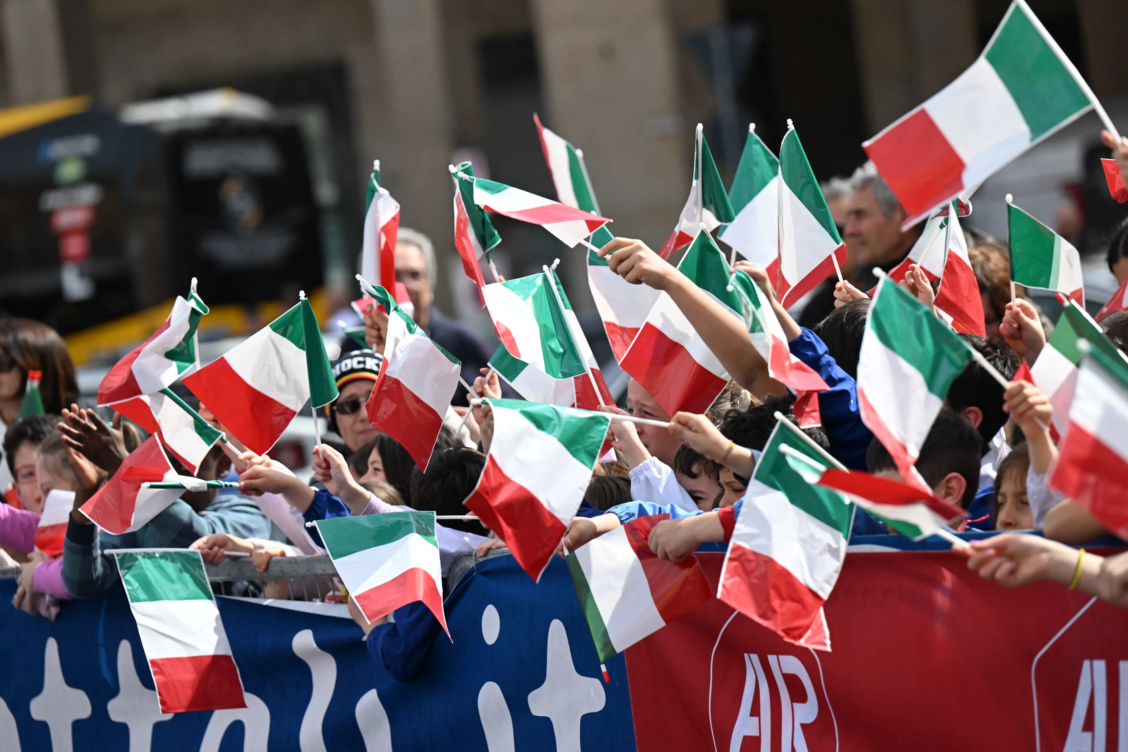 Parcours en uitslagen Giro d'Italia 2023 | Eerste rustdag begint vol chaos, wat brengen week twee en drie?