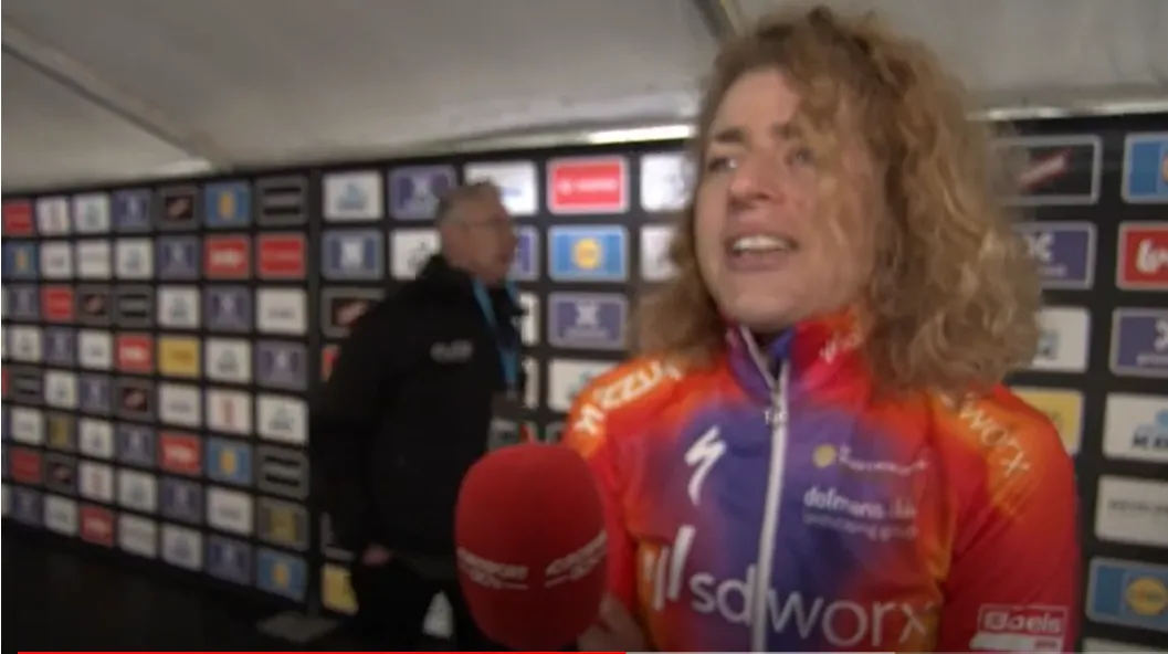 Reusser ontroerd na geste Vollering: 'We hadden plek één en twee gewoon kunnen verdedigen'