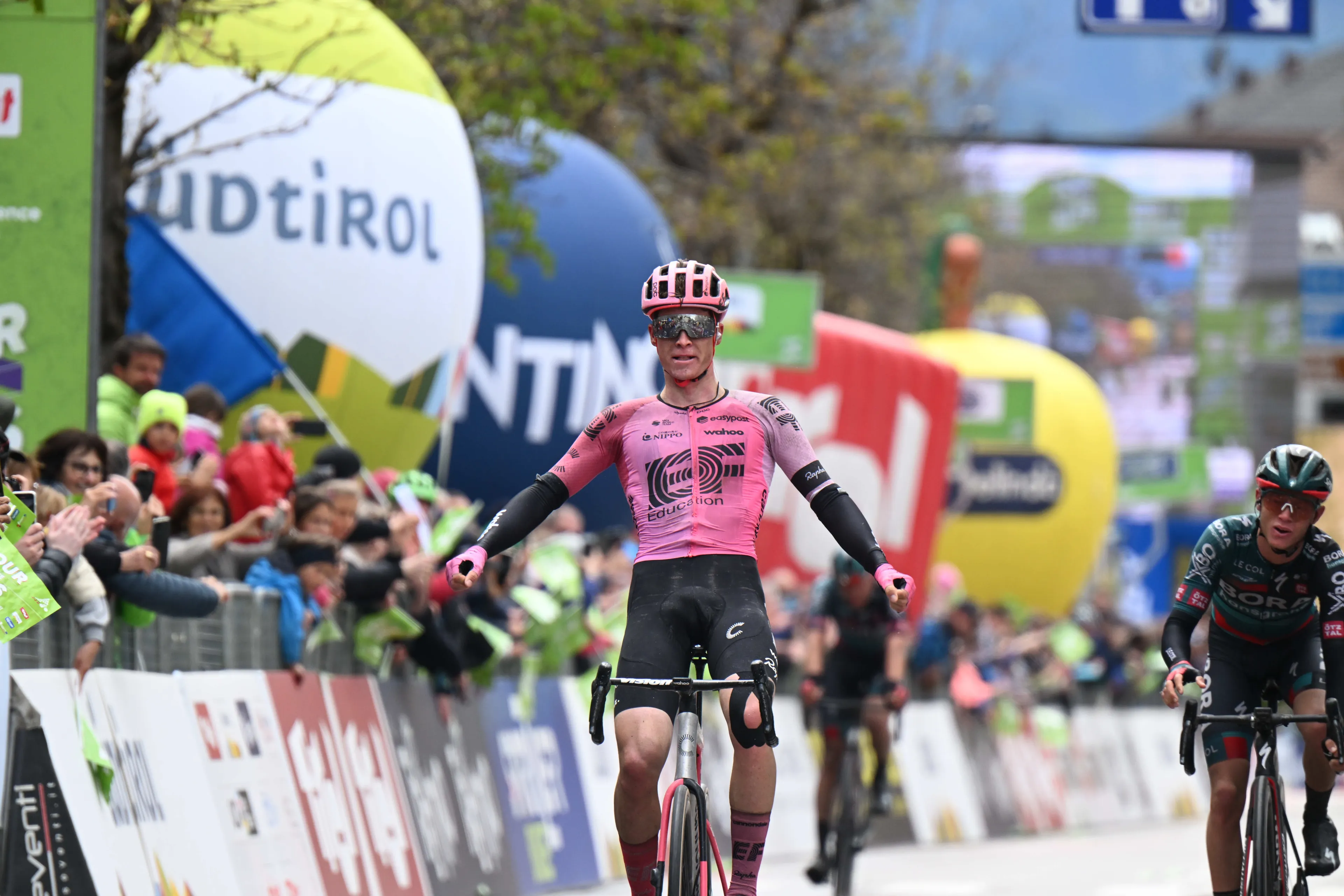 Carr draagt Langkawi-zege op aan maandag overleden opa: 'Hij was een grote fan van me'