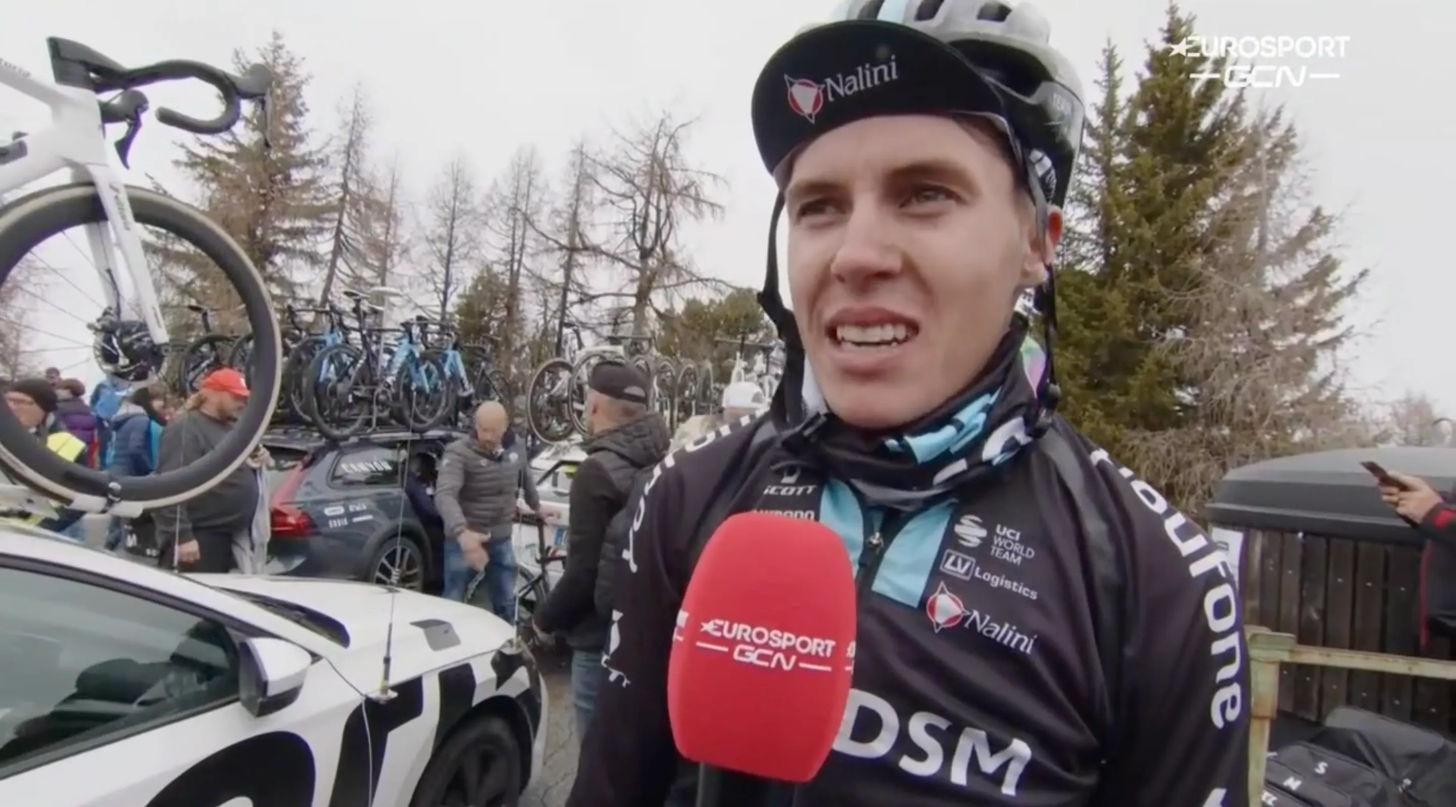 20-jarige Poole klimt in Romandië sneller dan kopman Bardet: 'Pikken nieuwe dingen van hem op'