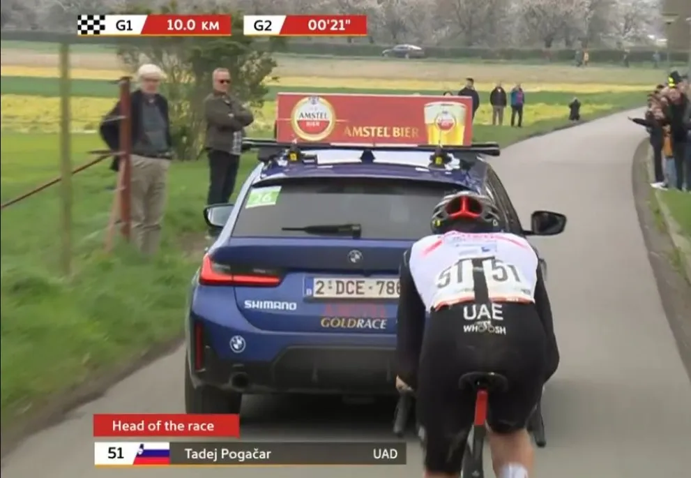 Ophef nadat koerswagen met Leo van Vliet lang vlak voor Pogacar rijdt: 'Schandalig, echt schandalig'