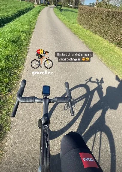 Ondertussen in het peloton | 'New bike day' voor Van Aert: Belg maakt rondje op gloednieuwe gravelfiets
