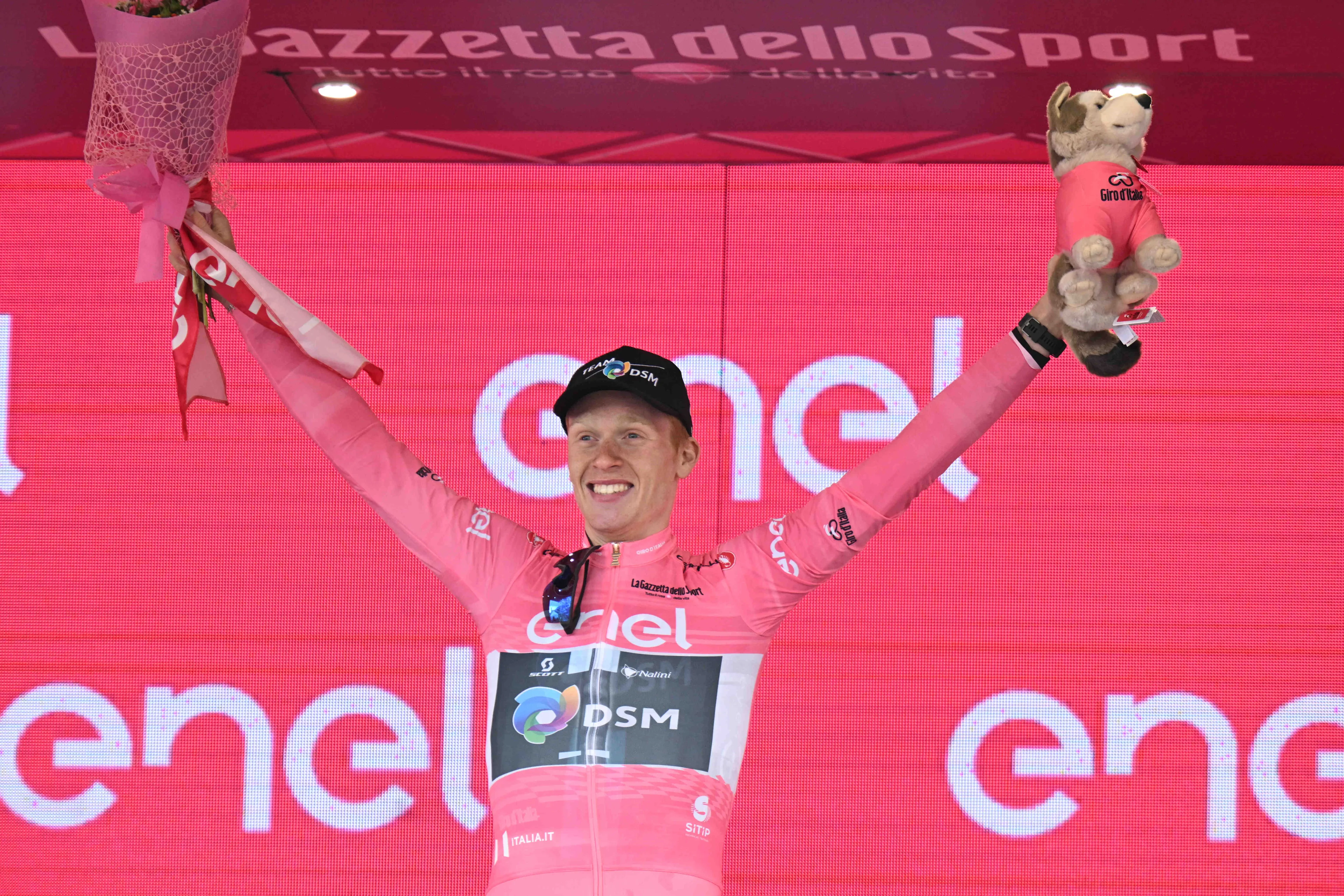 Klassementen Giro d'Italia 2023  | Leknessund houdt acht seconden voorsprong over op Evenepoel