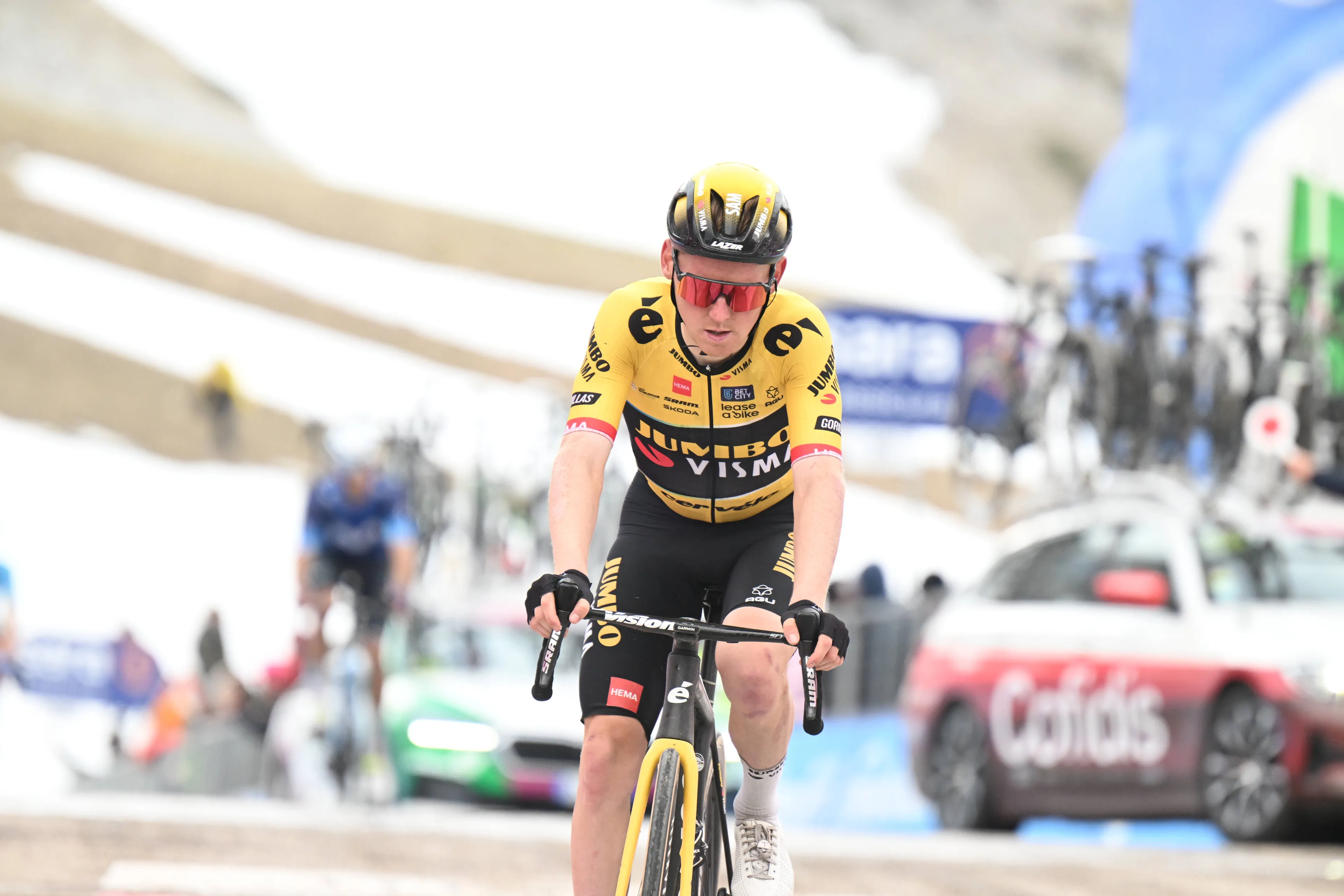 Oomen leerde 'bierdrinker' Roglic kennen na eindzege in Giro: 'Zolang het maar niet alcoholvrij is'