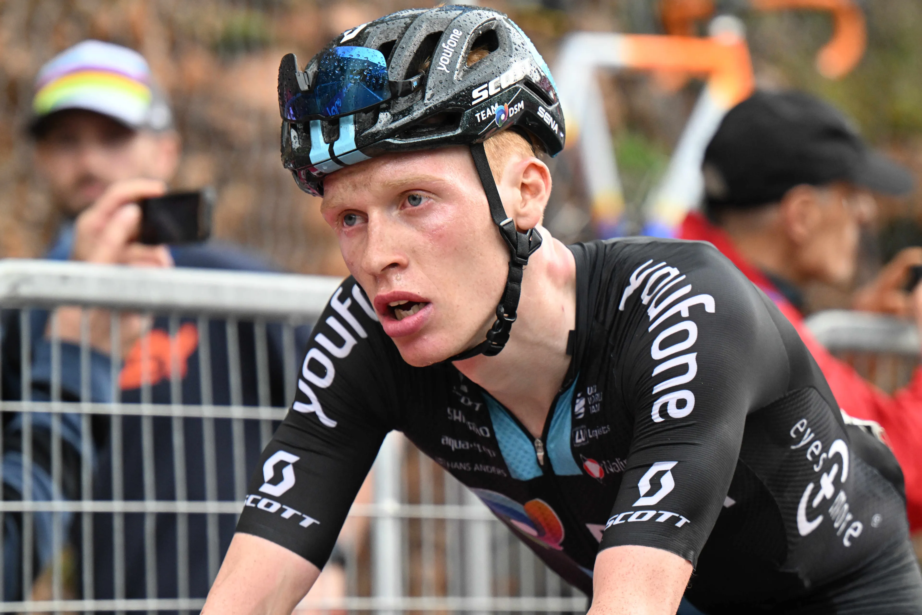 Team DSM-troef Leknessund door het dolle heen: 'Gaaf om dit met het team te beleven'