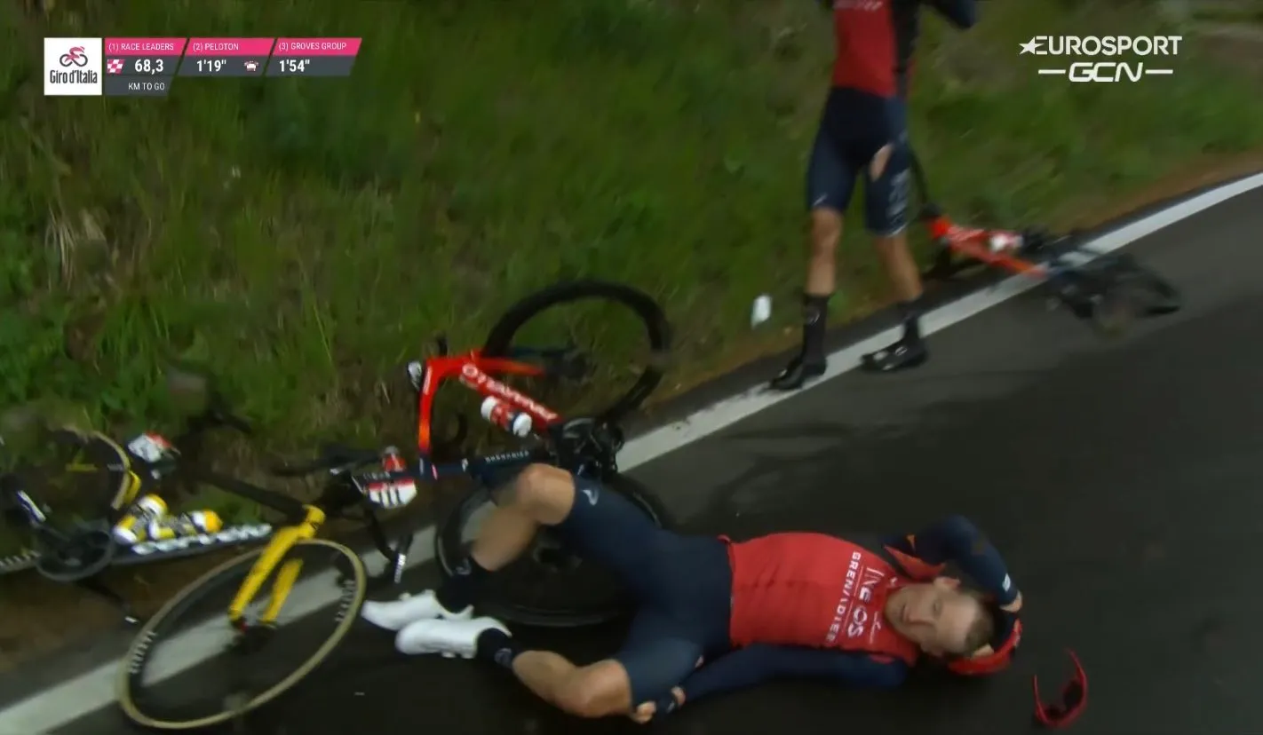 Hard verdict voor Tao Geoghegan Hart: heupbreuk voor INEOS-coureur, operatie nodig