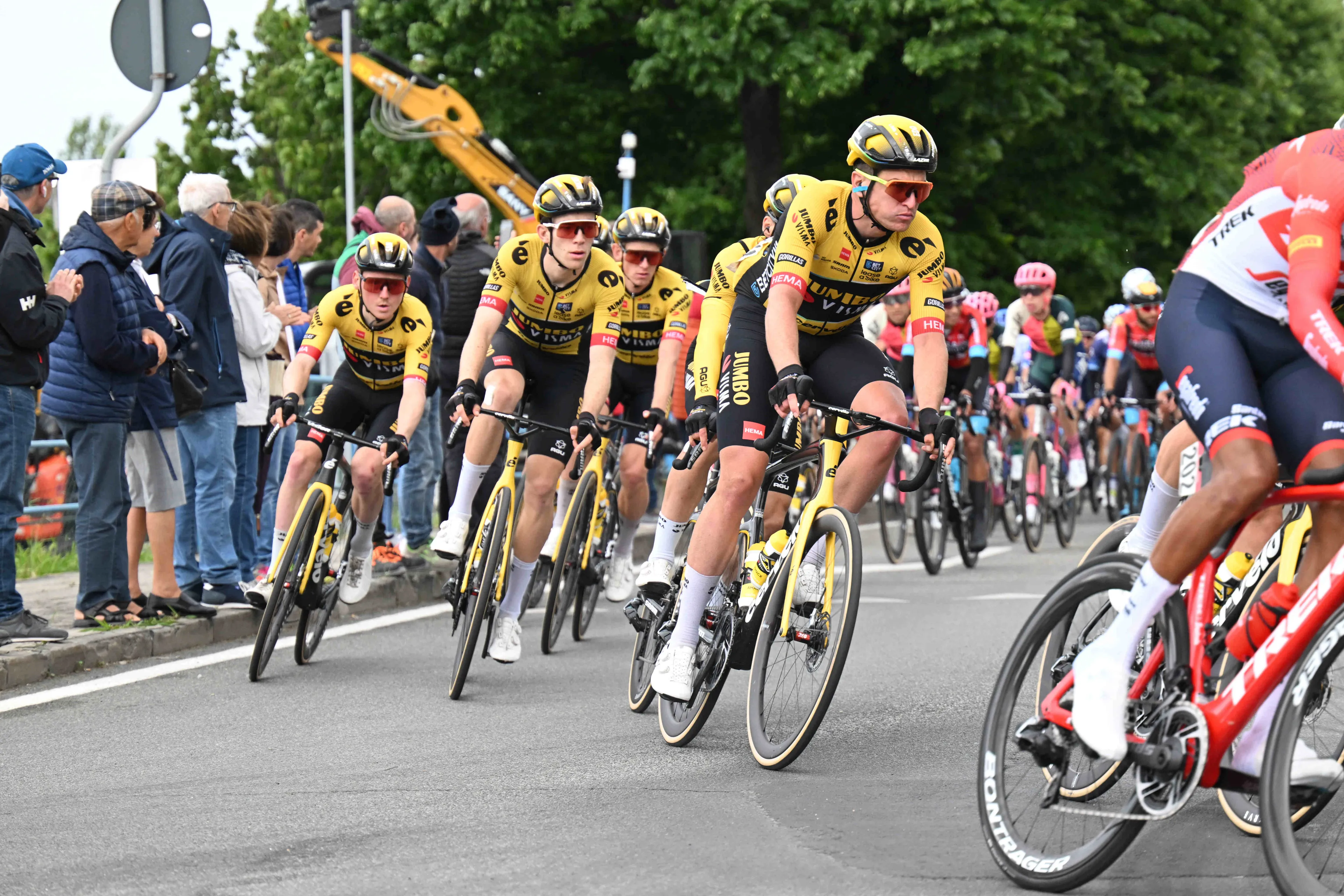 LIVE Giro d'Italia etappe 13 2023 | Bergrit naar Crans Montana flink ingekort, nieuwe start om 14:30