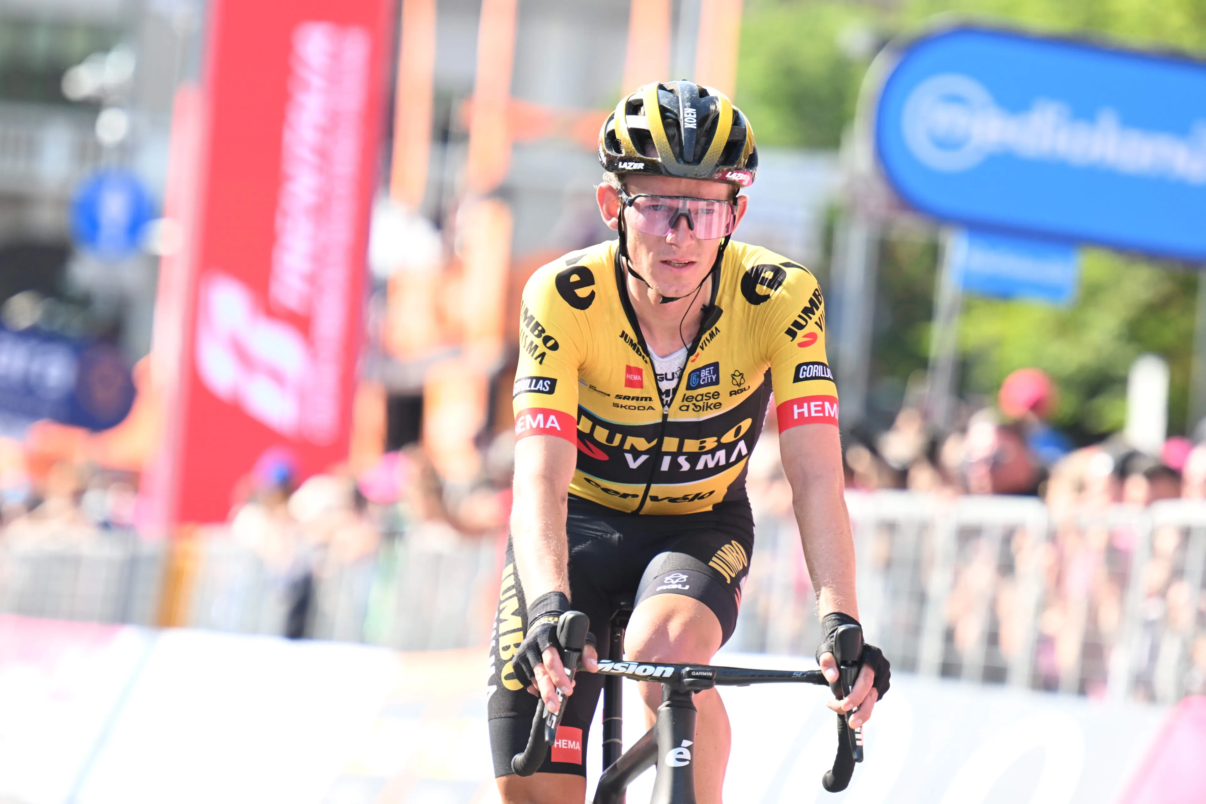 Bouwman ziet kopman Roglic tijd verliezen: 'Was niet ons plan om de koers te doen ontploffen'