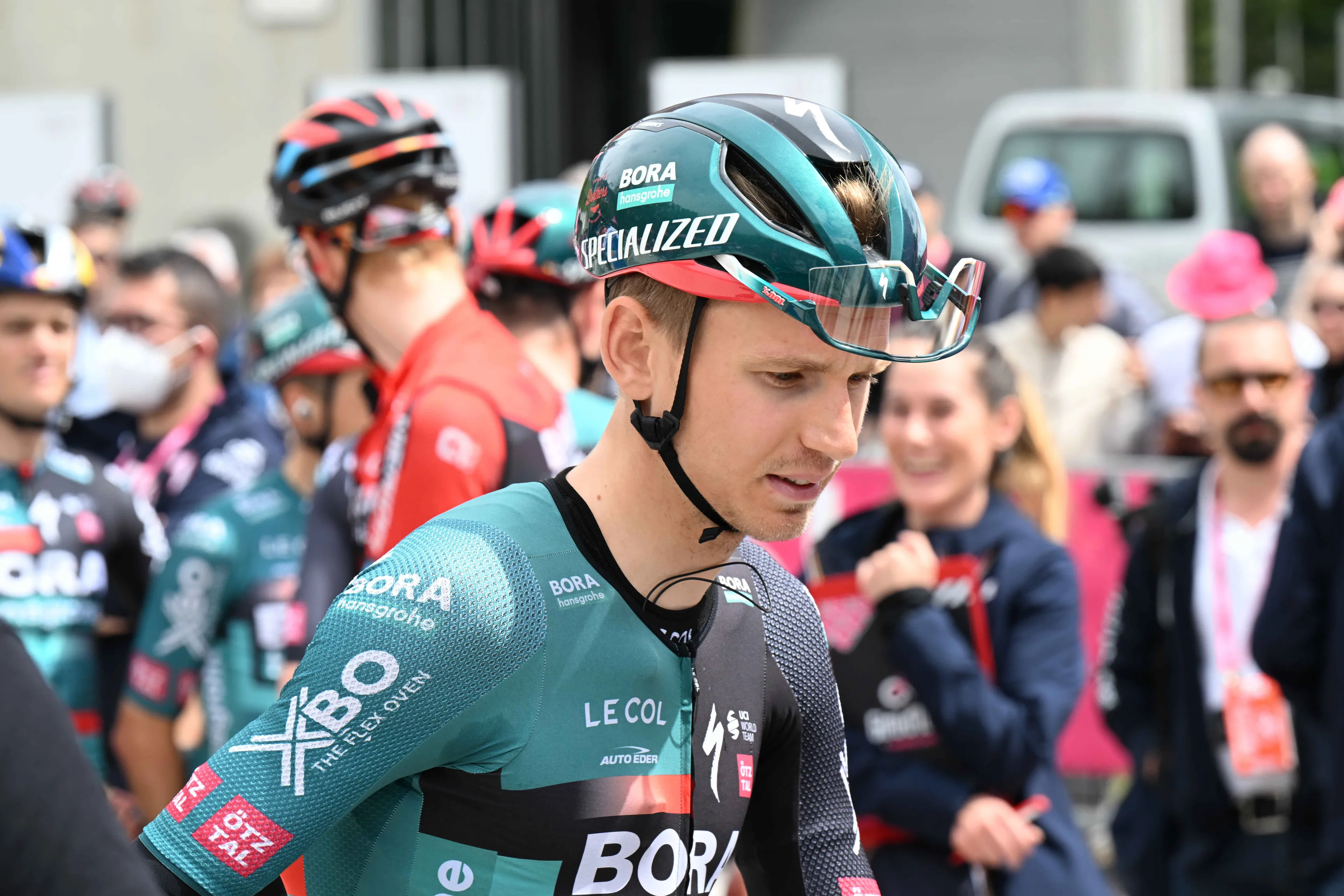 Meesteraanvaller Kämna spaarde energie in de waaiers, Sobrero zag de bui met de Duitser vooraan al hangen