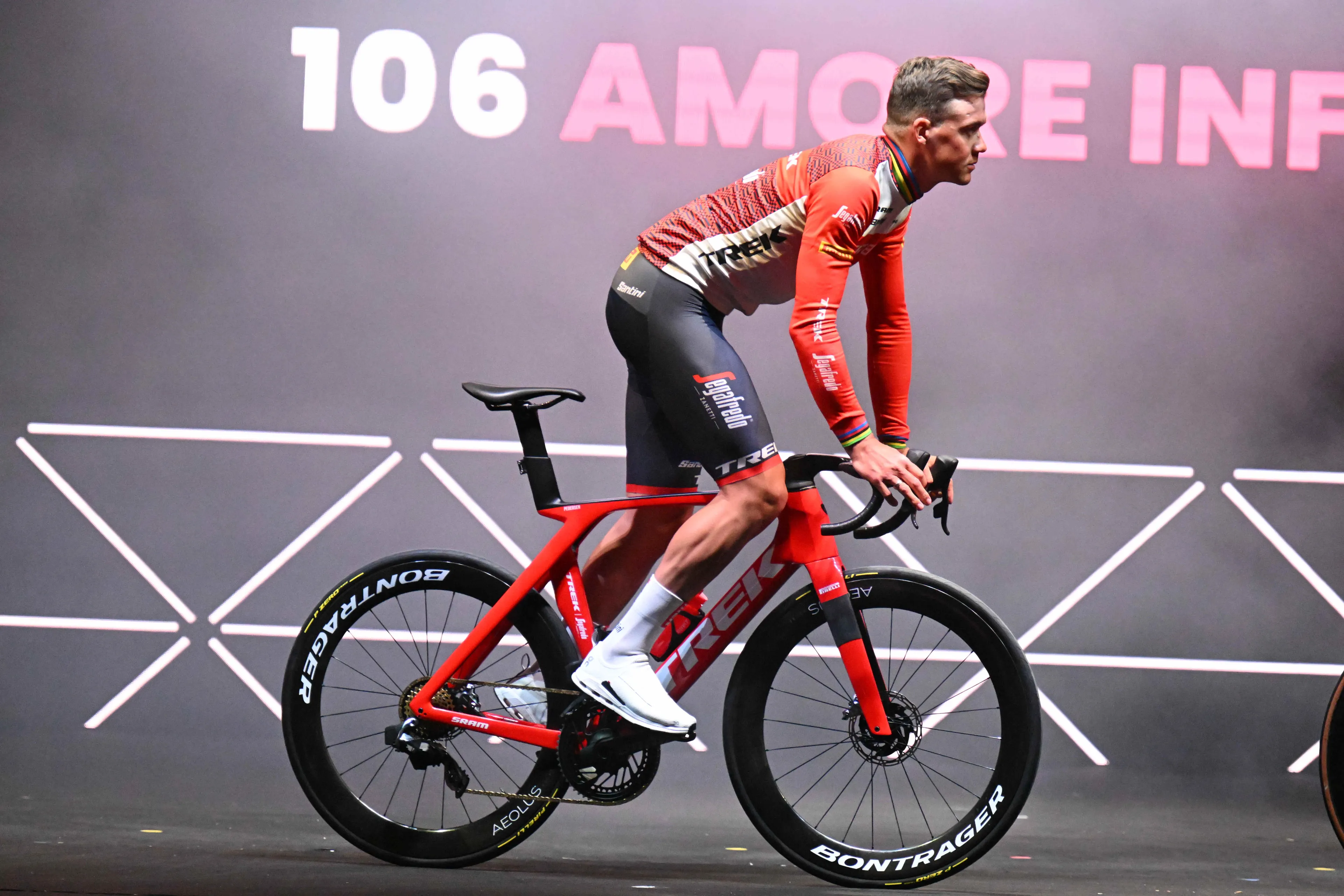 Pedersen voelt zich klaar voor sprints na degelijke Giro-tijdrit: 'Ben misschien beter dan vorig jaar'