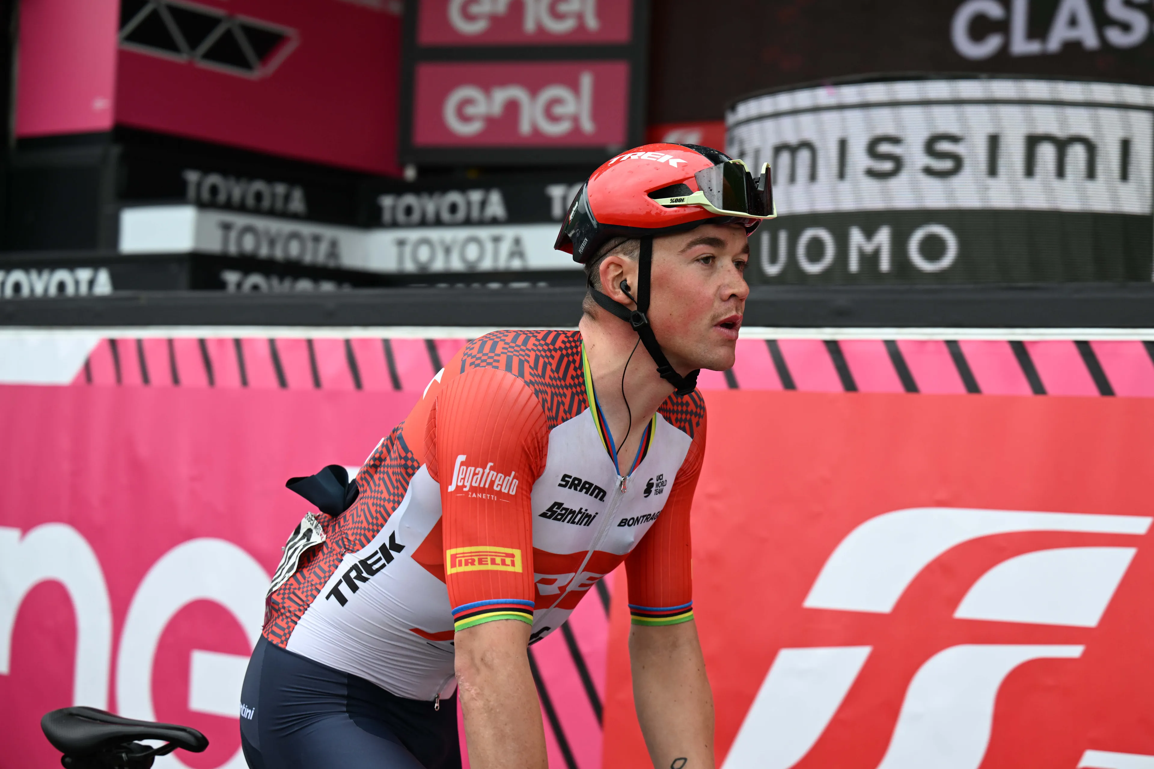 Hij zal geen nagels meer over hebben, maar Mads Pedersen pakt met imponerende spurt ritzege in Giro