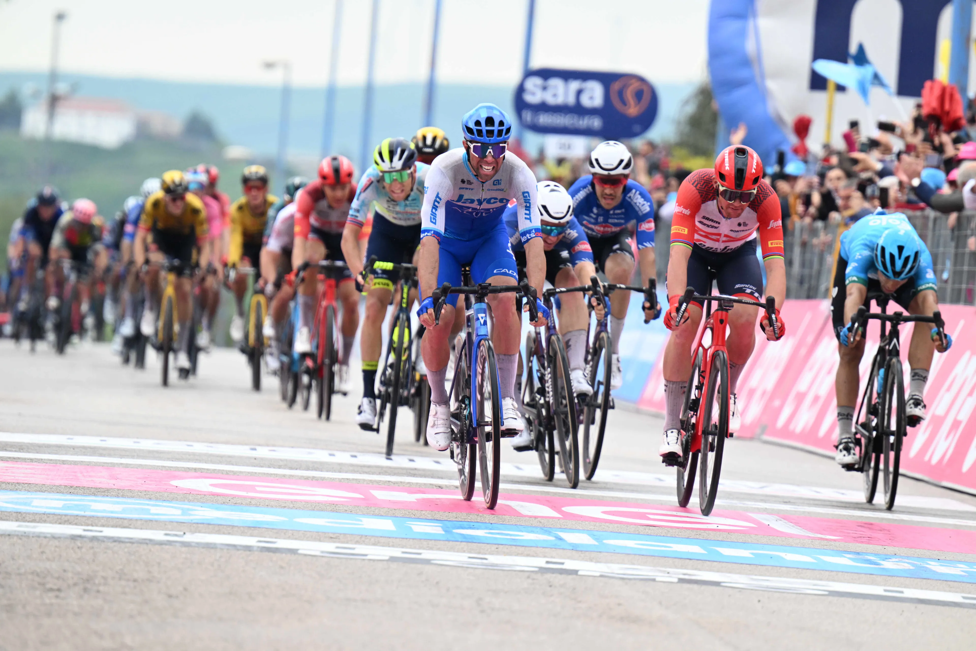 Favorieten etappe 6 Giro d'Italia 2023 | Eerst Napels zien en dan sterven (maar hopelijk niet op natte klinkers)