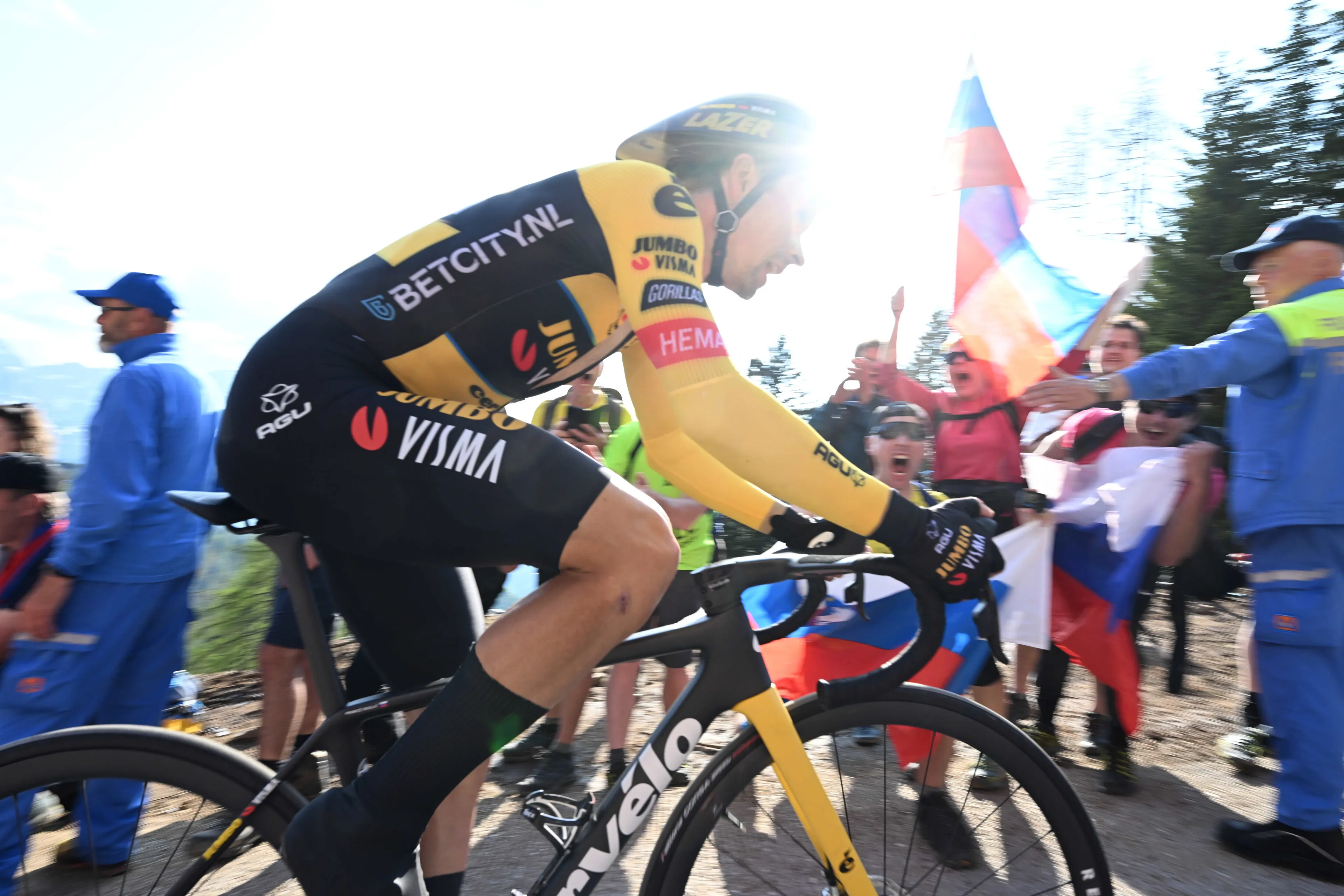 Richard Plugge beleefde een thriller van een Giro met Jumbo-Visma: 'Ik heb mijn salontafel in tweeën geslagen'