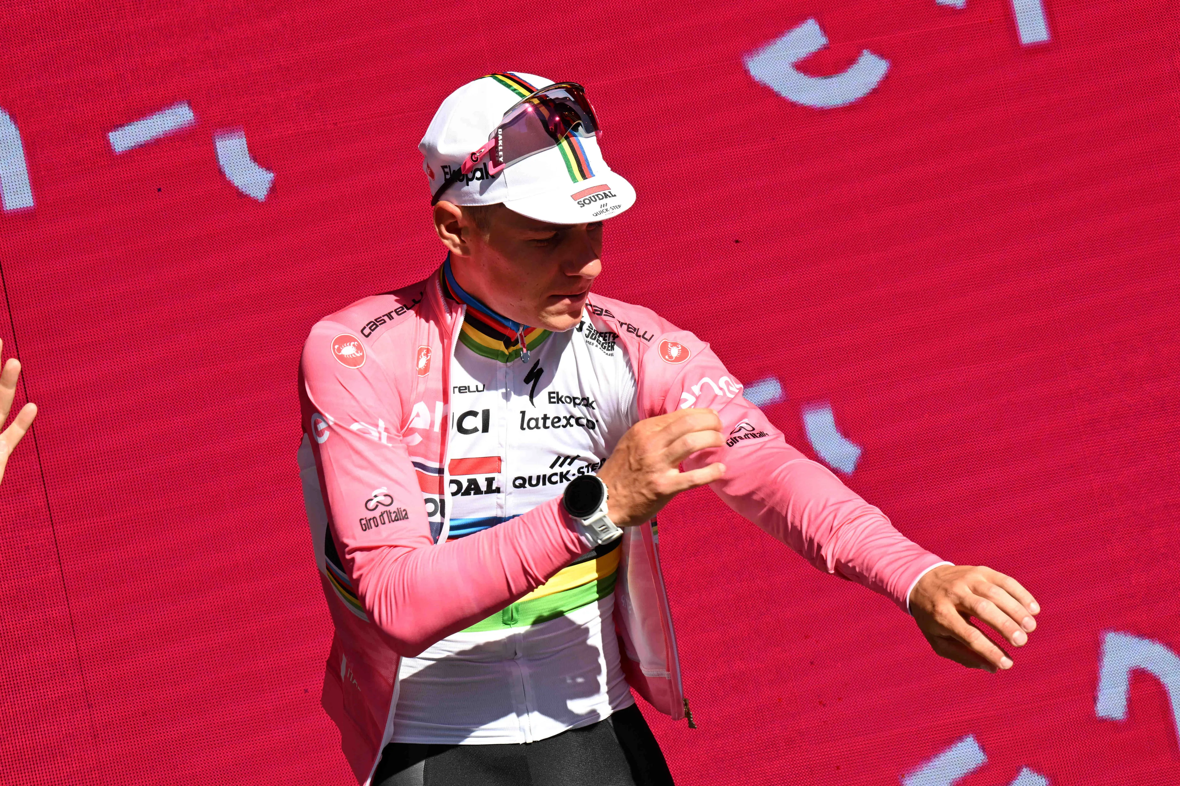 Evenepoel en 60 tandjes voor blijkt wéér match made in heaven: 'Ben verrast door 43 seconden op Roglic'