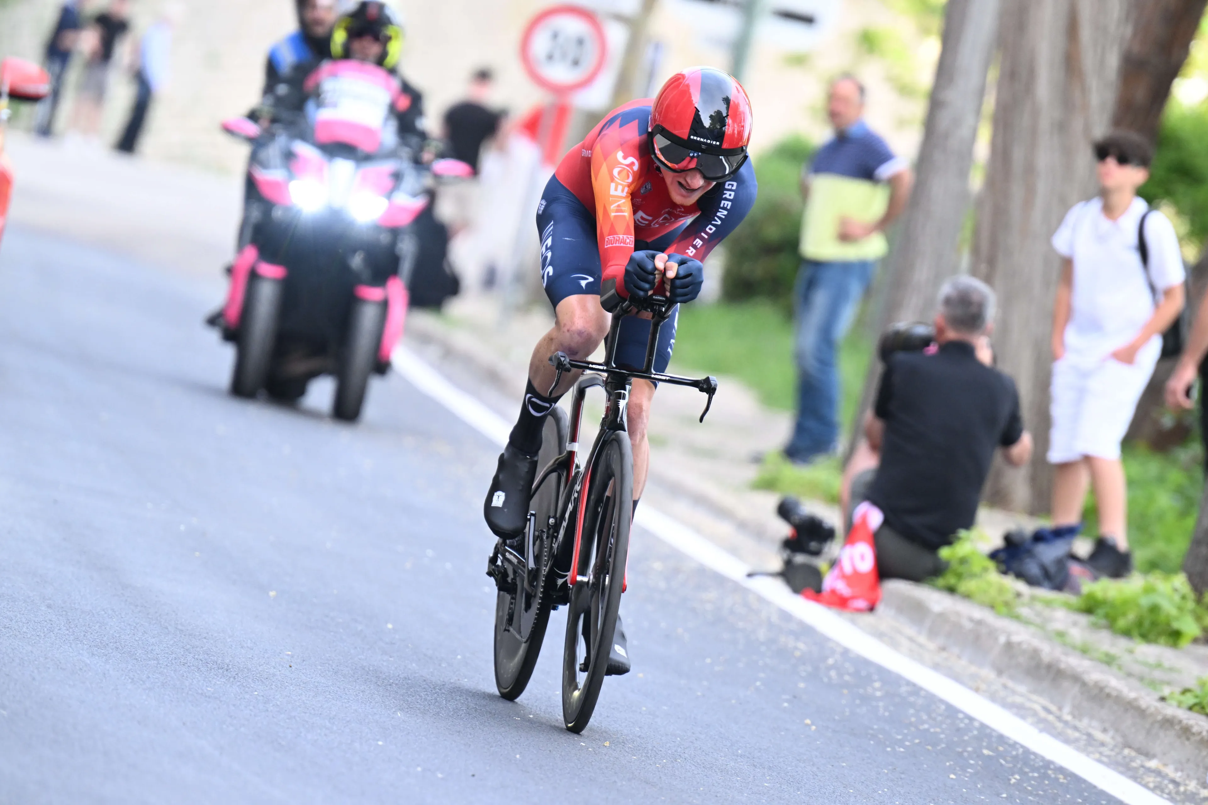 Geoghegan Hart leerde tijdens revalidatie in Amsterdam Nederlands spreken: 'Nam stadsfiets naar de fysio'