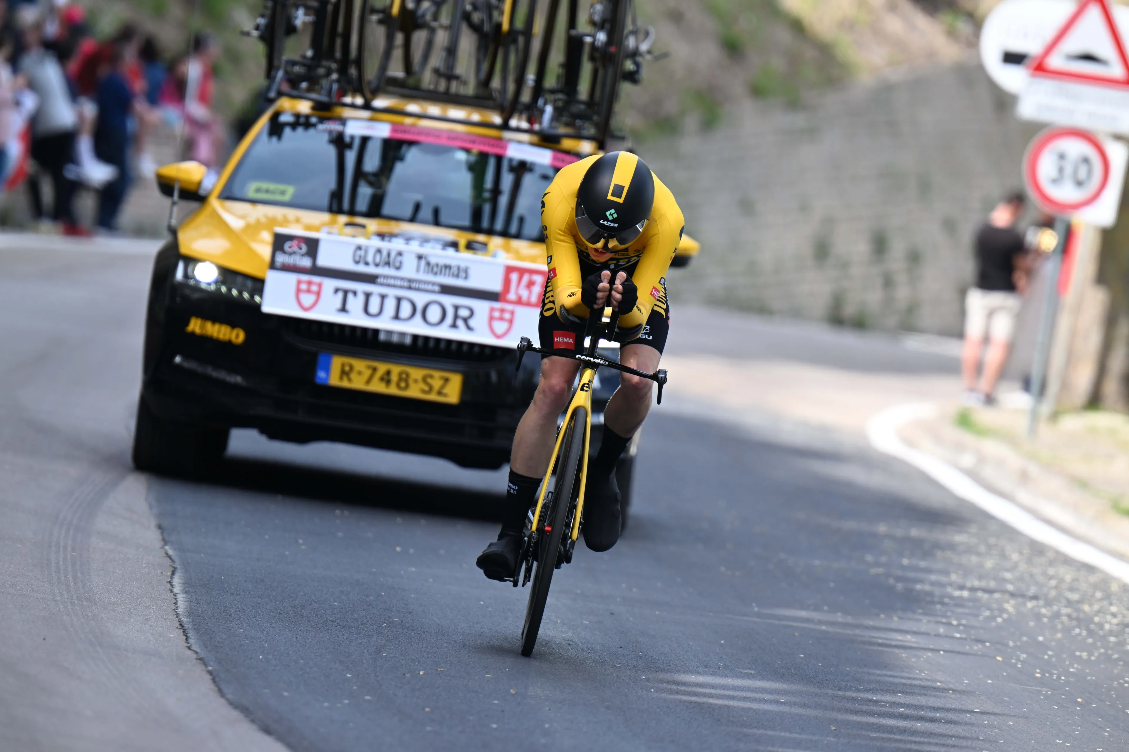 Gloag (Visma | LaB) deelt bizarre momenten tijdens lange herstelperiode: 'Ik viel flauw in de douche'