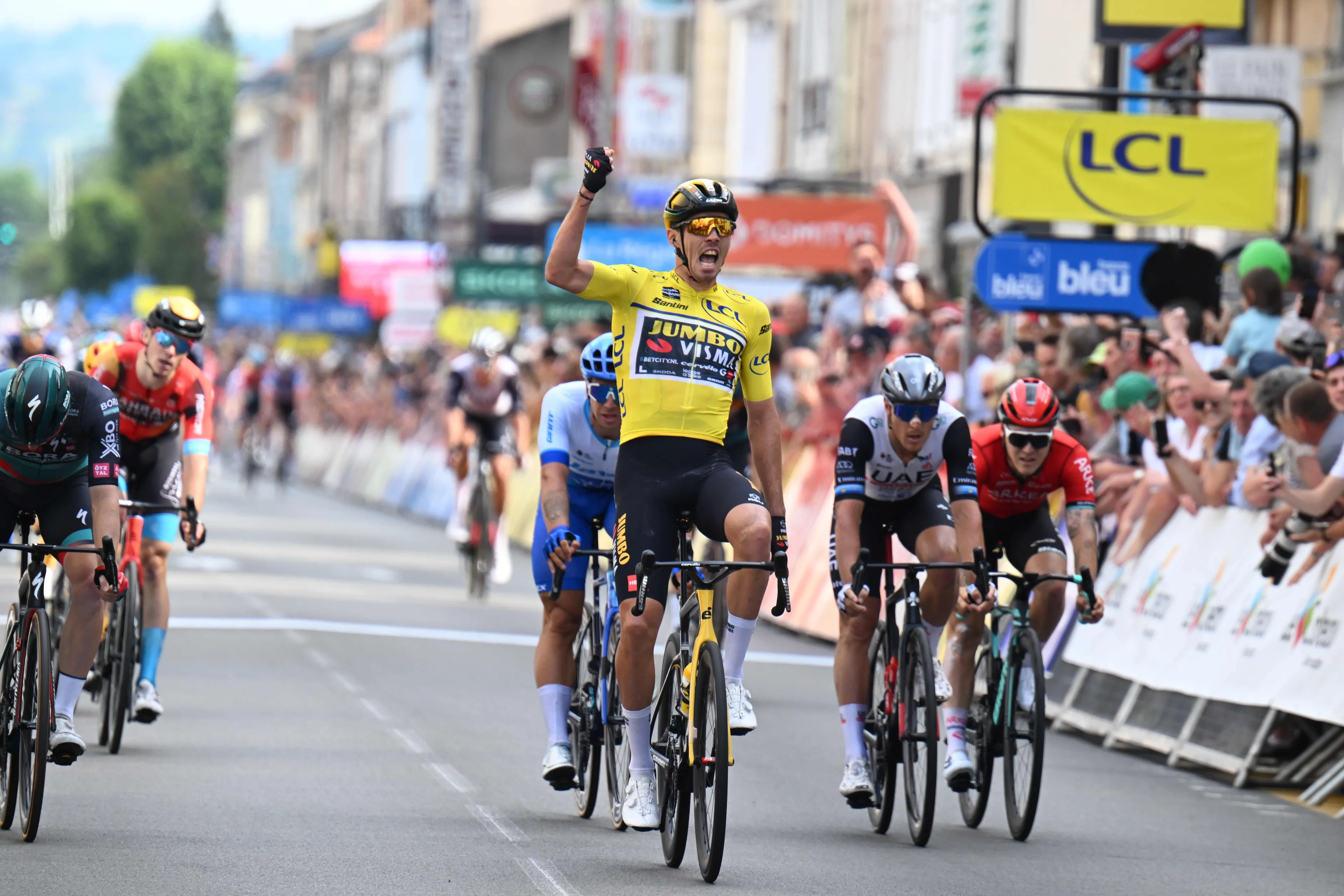 Laporte pakt tweede ritzege in derde etappe Dauphiné, Groenewegen ziet kansen vervliegen door manoeuvre Bennett