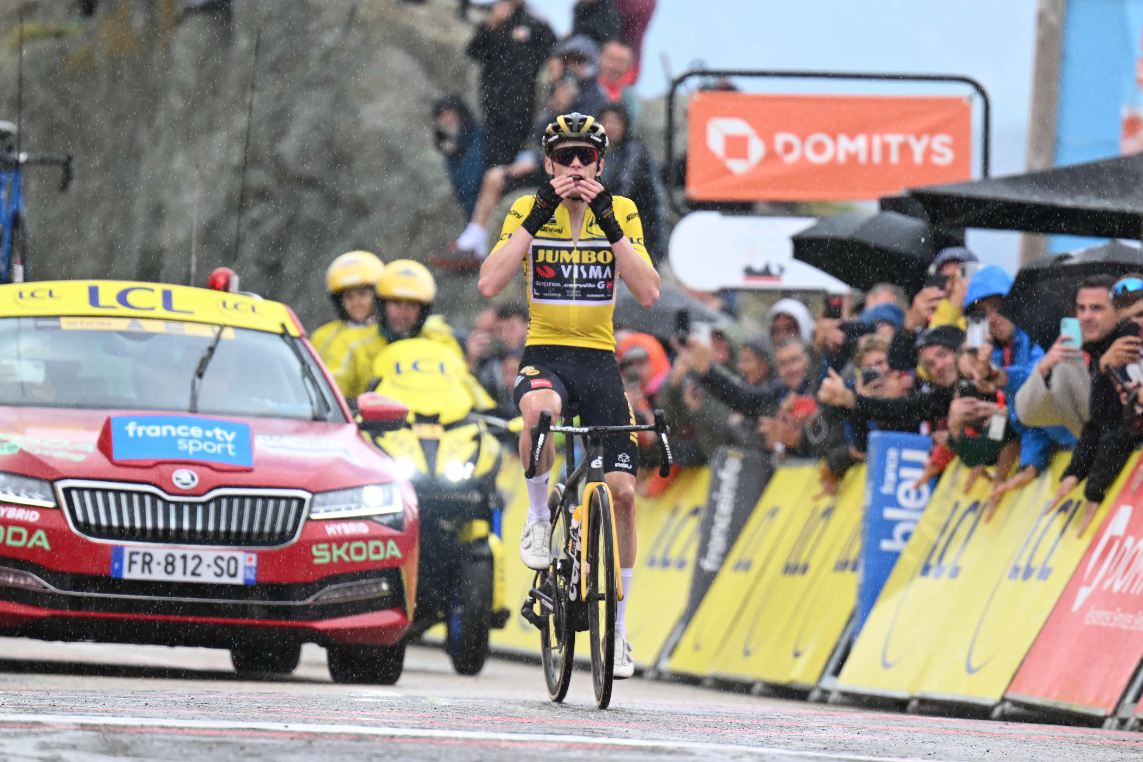 Vingegaard in bloedvorm blaast tegenstand nog eens weg in koninginnenrit Dauphiné, ook Yates toont vorm