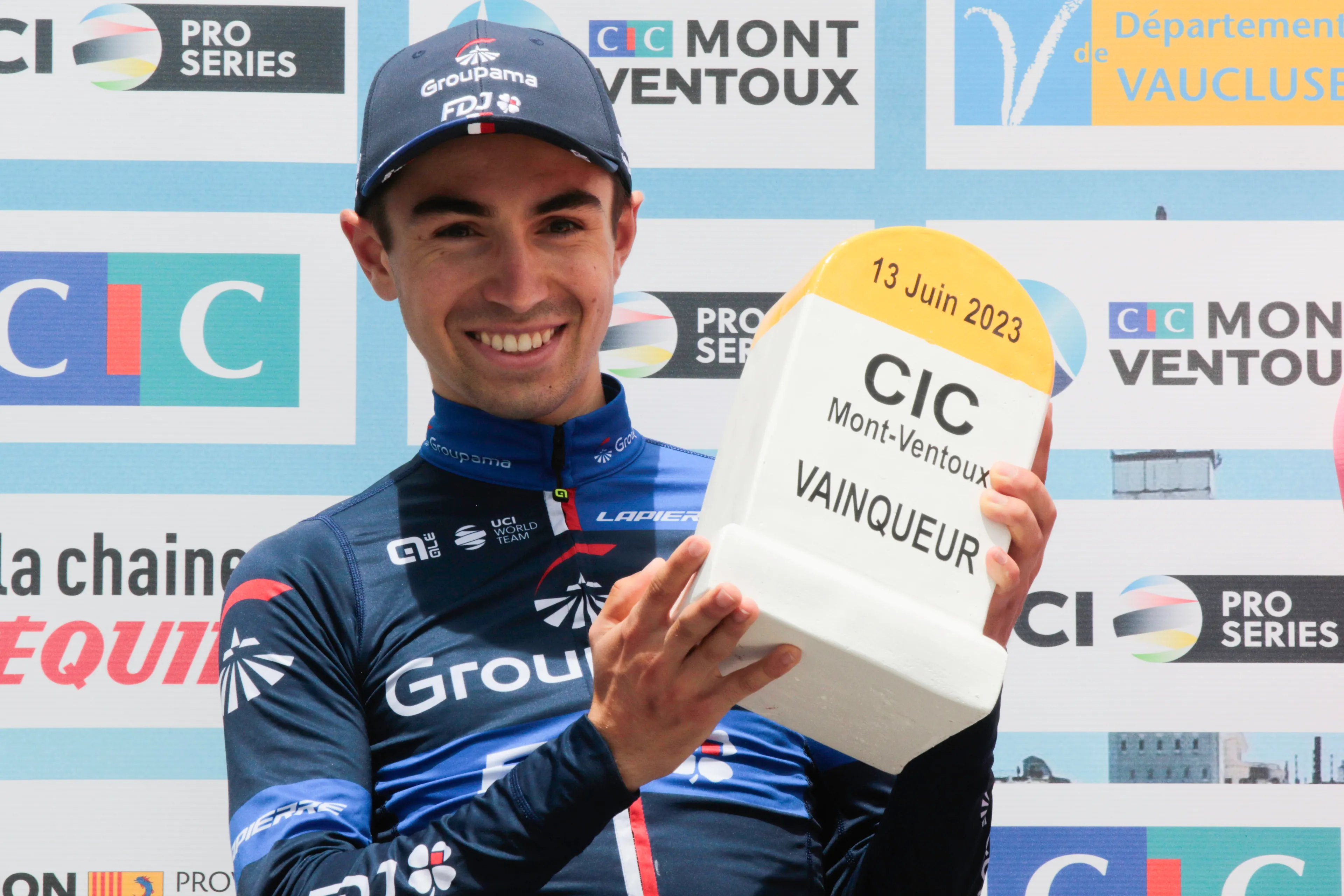 Klassementen Vuelta a España 2023 | Piepjonge Martinez stunt met rood en wit, Evenpoel nog voor Jumbo's