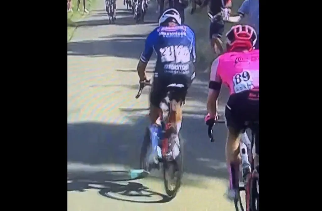 Ondertussen in het peloton | Van Vleuten vlagt bij TT,  Van der Poel tikt bidon weg, Sagan ziedend na crash