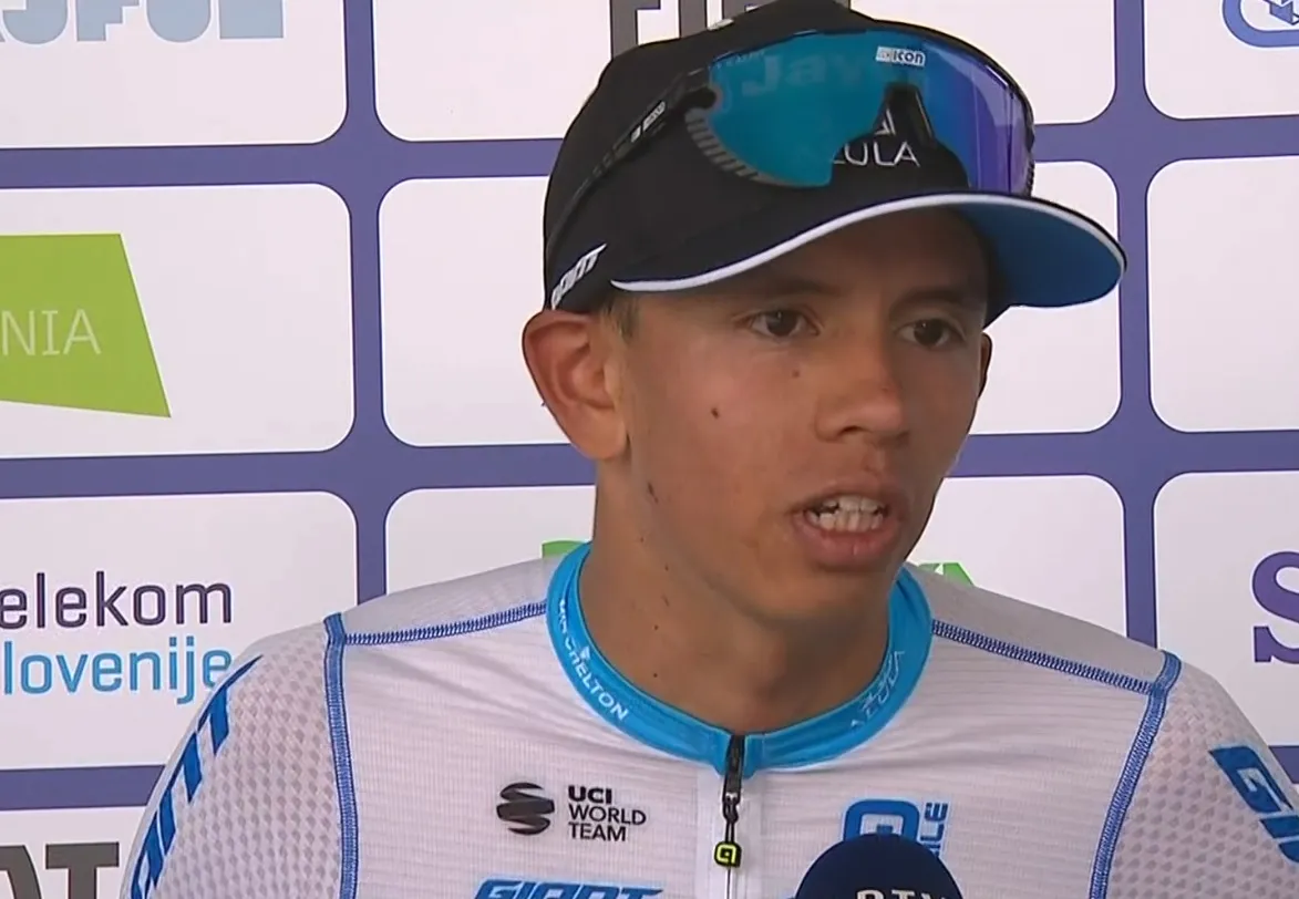 Verrassing Peña wilde eigenlijk wachten op gecrashte Zana: 'Ploeg vertelde me om voor ritzege te gaan'