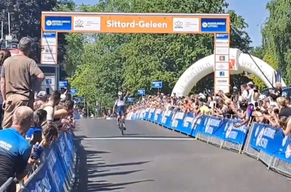 Programma en uitslagen NK wielrennen 2023 | Reinderink na lange solo beloftenkampioen, nu alleen de elite mannen nog