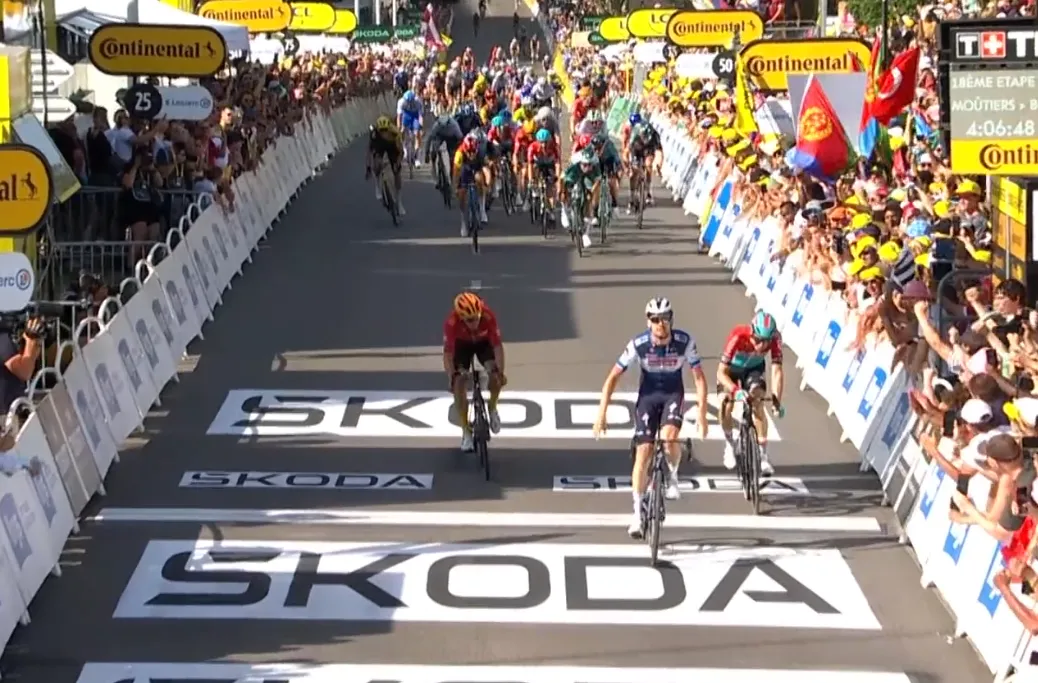 Briljante kopgroep verrast arrogant peloton: Asgreen bekroont afstopwerk Quick Step en klopt Eenkhoorn