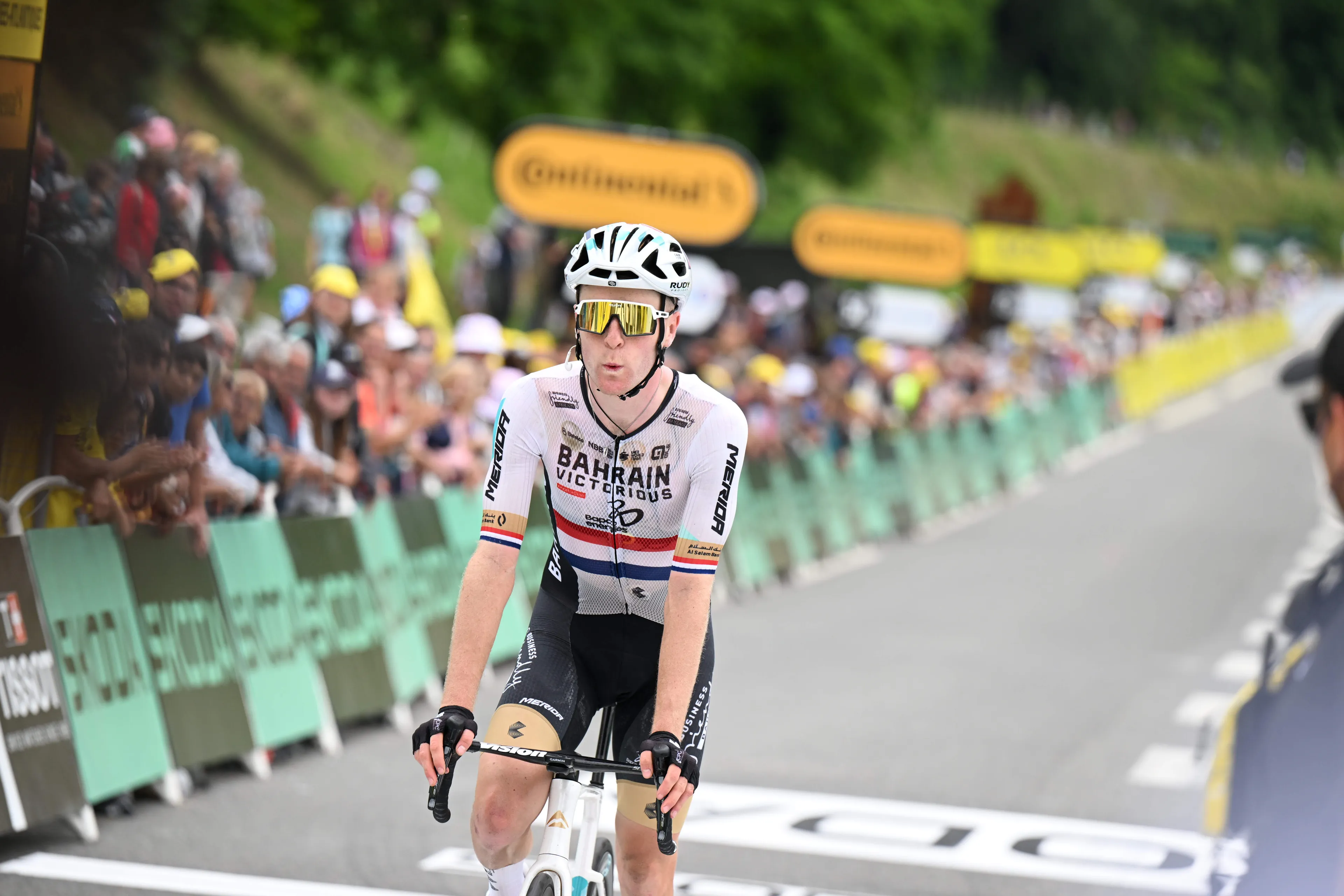 Domper voor Bahrain Victorious: mogelijke sleutelbeenbreuk voor Fred Wright