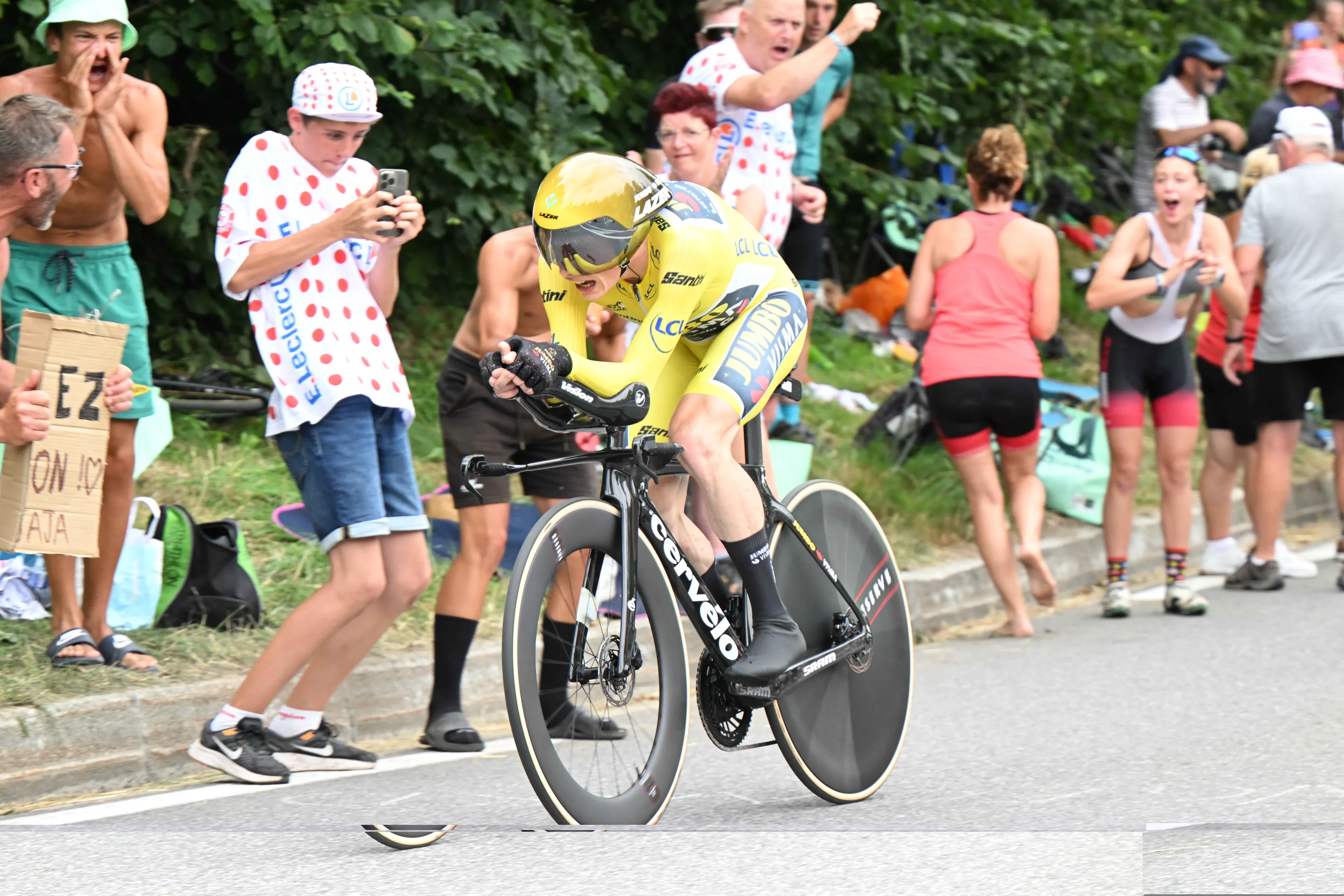 Vinnige Vingegaard kraakt Pogacar-code in Combloux en neemt voorschot op eindzege Tour