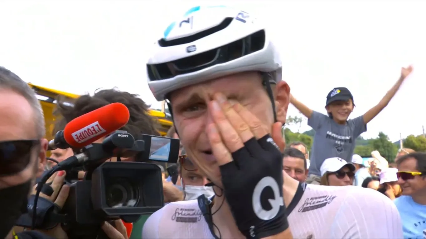 Winnaar Mohoric voelt zich bijna schuldig tegenover 150 collega's: 'Ik heb alle gezichten gezien'