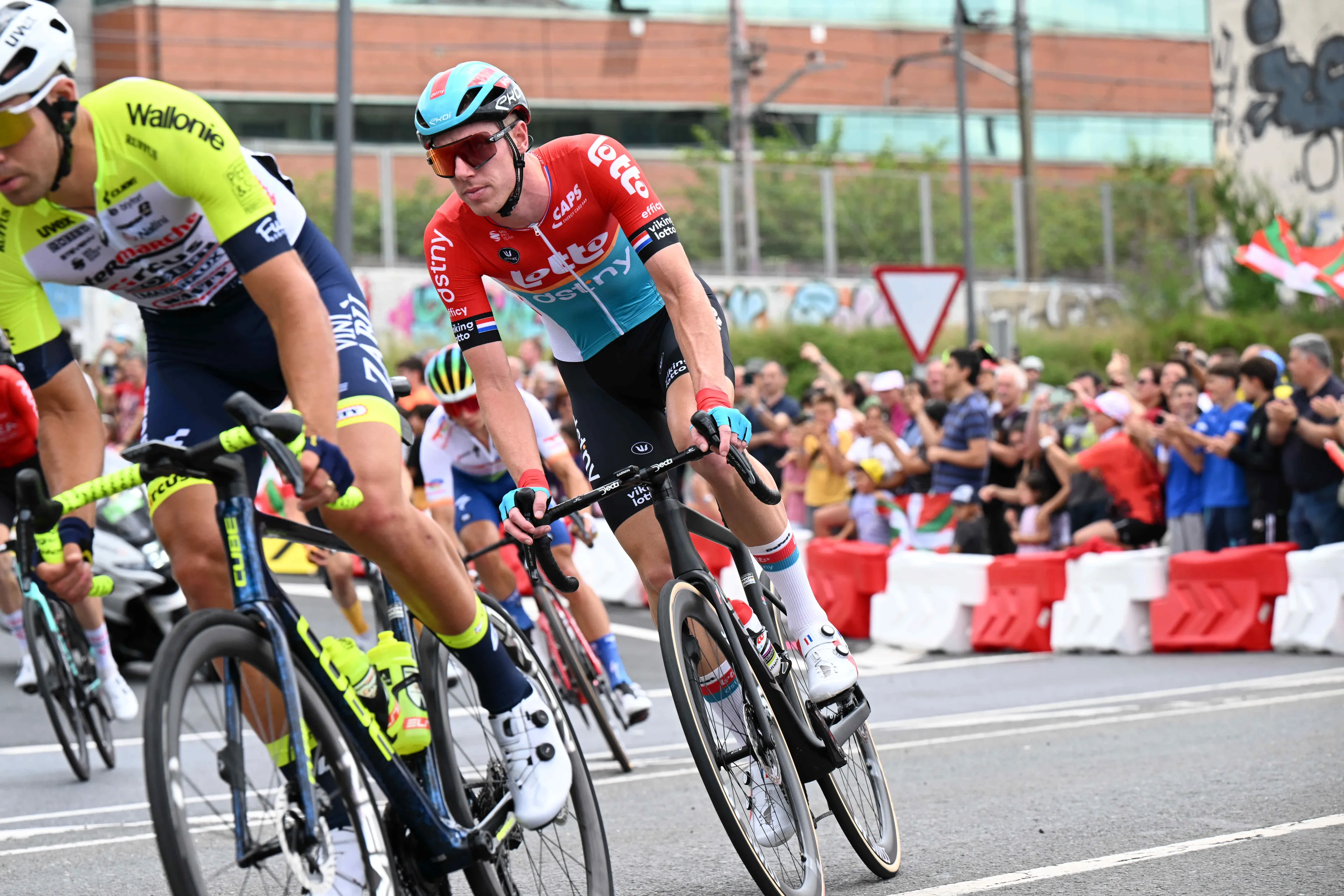 Eenkhoorn zwaar ontgoocheld na tweede plek in Tourrit: 'Het is kut, ik zat perfect in zijn wiel'