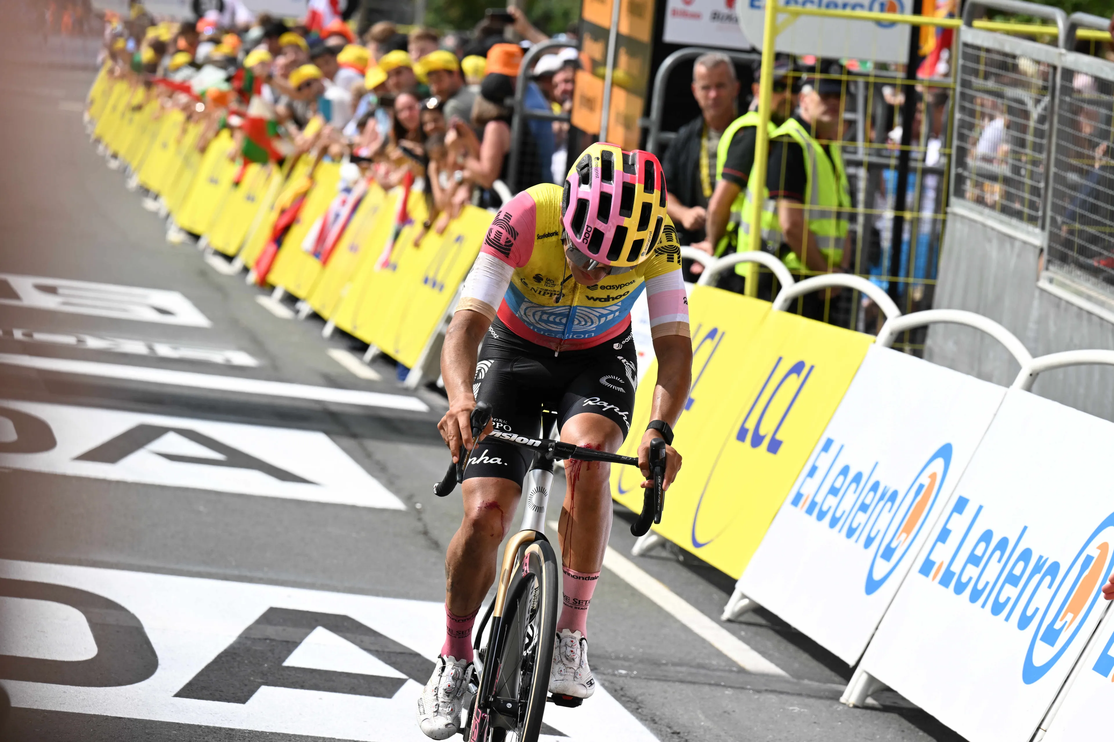 Carapaz moet genoegen nemen met plaats twee in Tre Valli Seresine: 'Van Wilder koos goede moment'