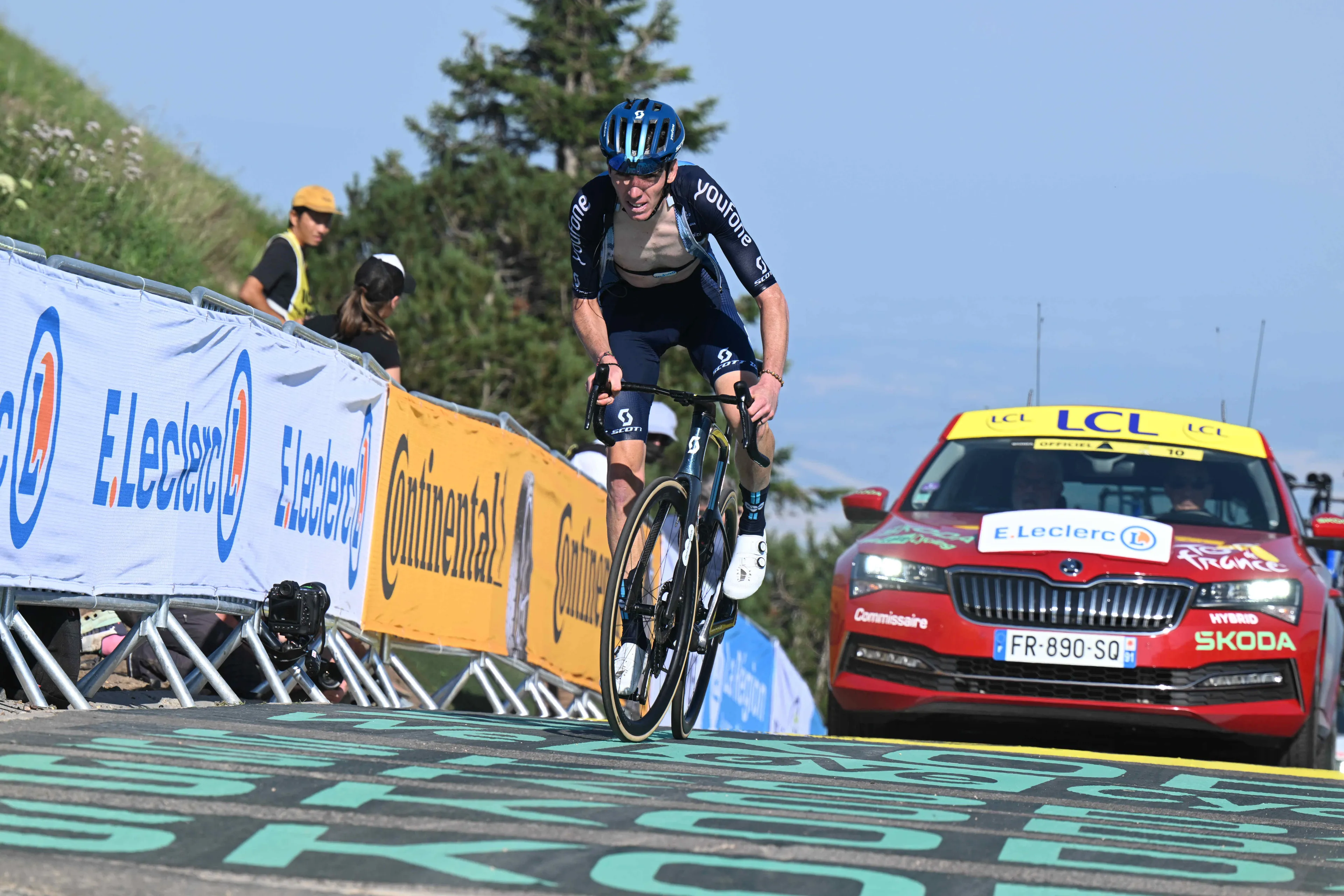 Bardet verliest twee plekken in klassement op 'zijn' Puy de Dome: 'Was een heel zware dag'