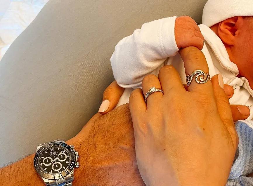 Daar is 'ie al! Sarah De Bie en Wout van Aert maken trots melding van tweede zoontje Jerome